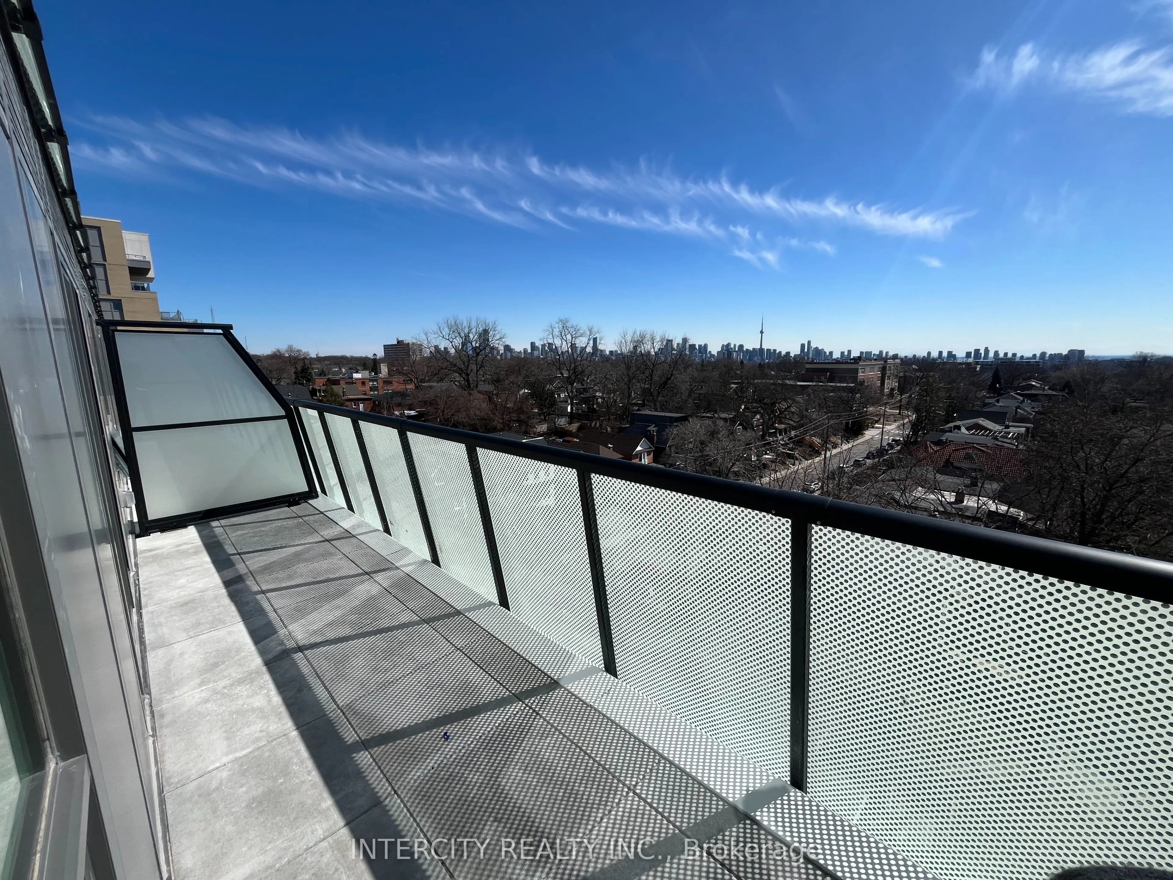 863 St. Clair Avenue W #605