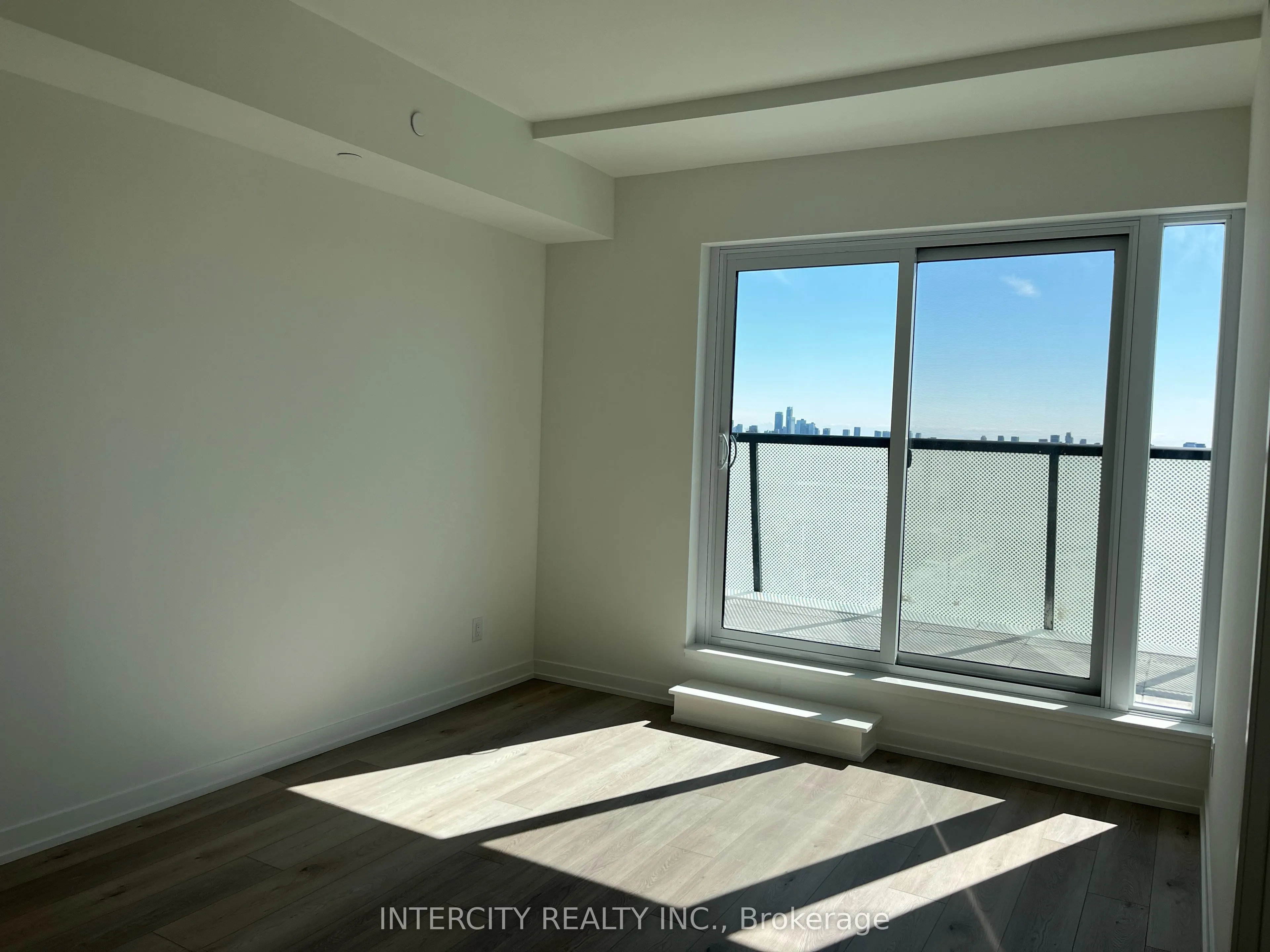 863 St. Clair Avenue W #605