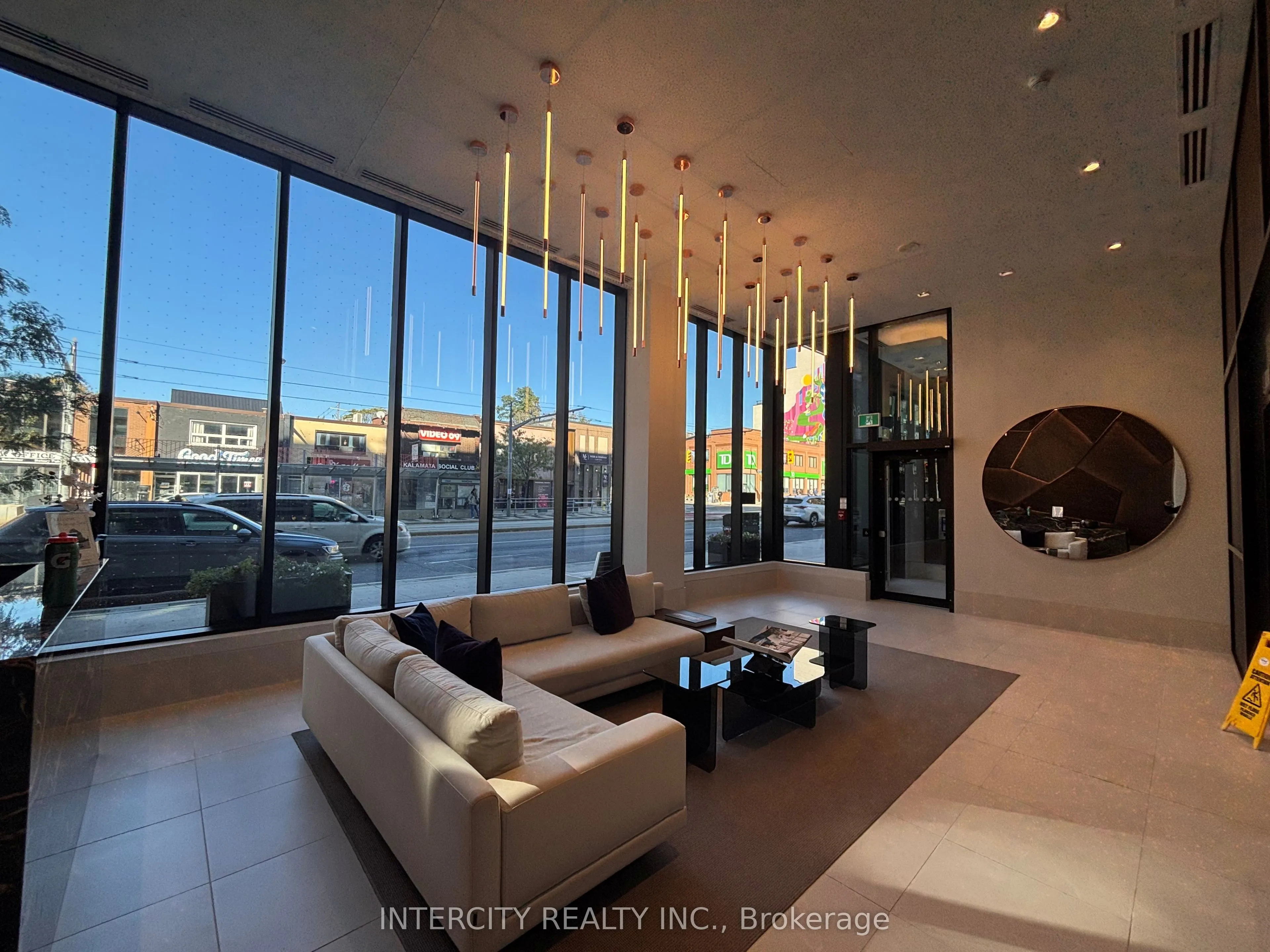 863 St. Clair Avenue W #605