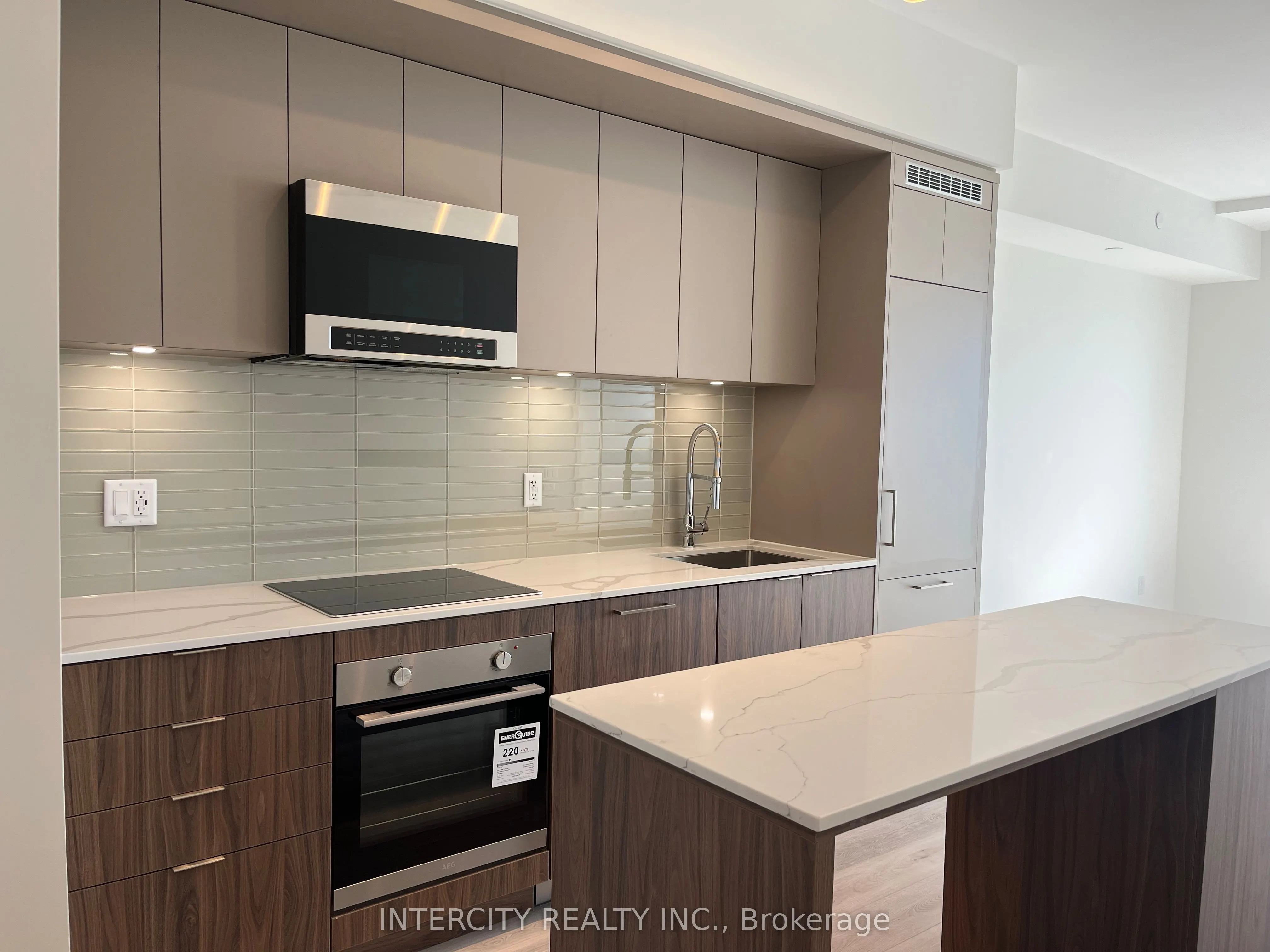 863 St. Clair Avenue W #605