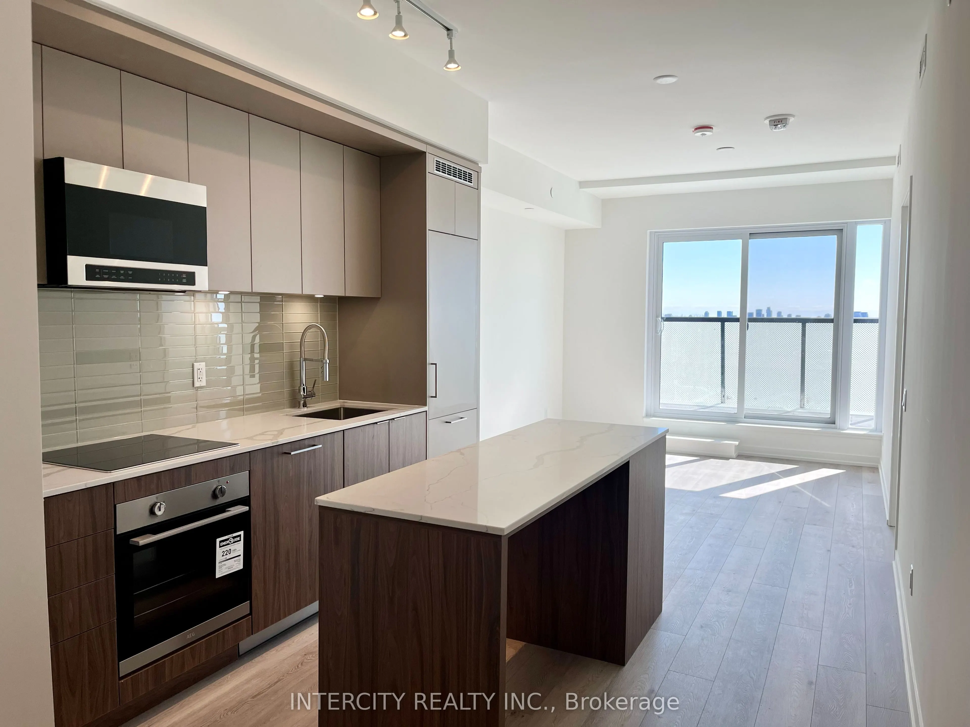 863 St. Clair Avenue W #605