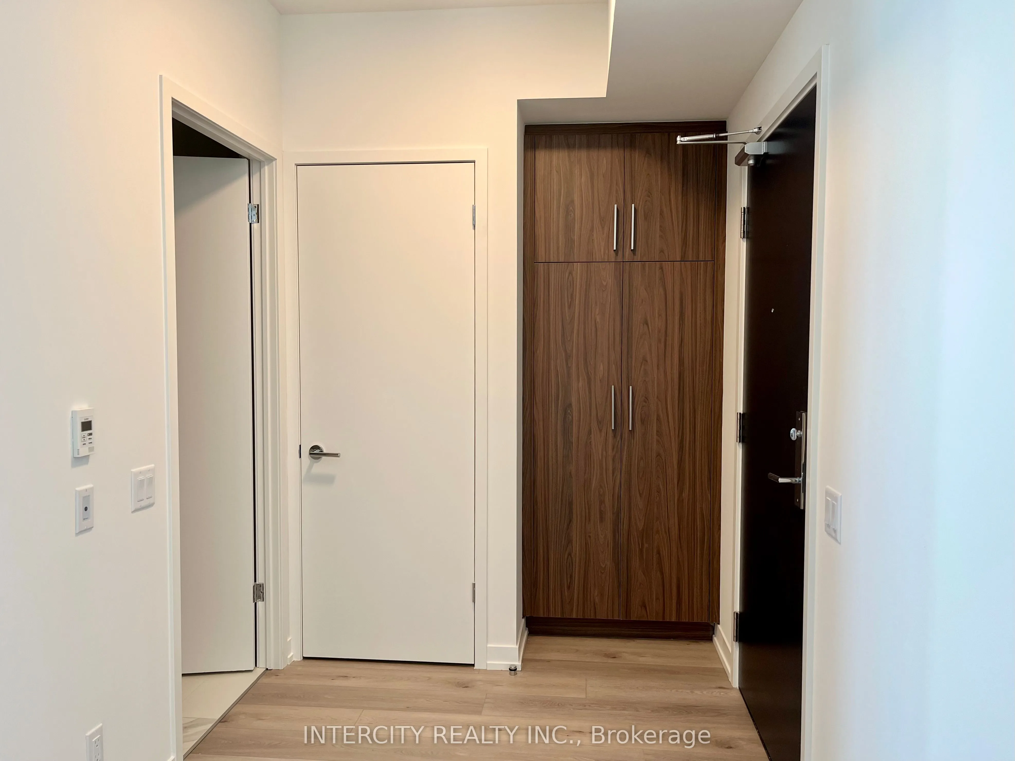 863 St. Clair Avenue W #605