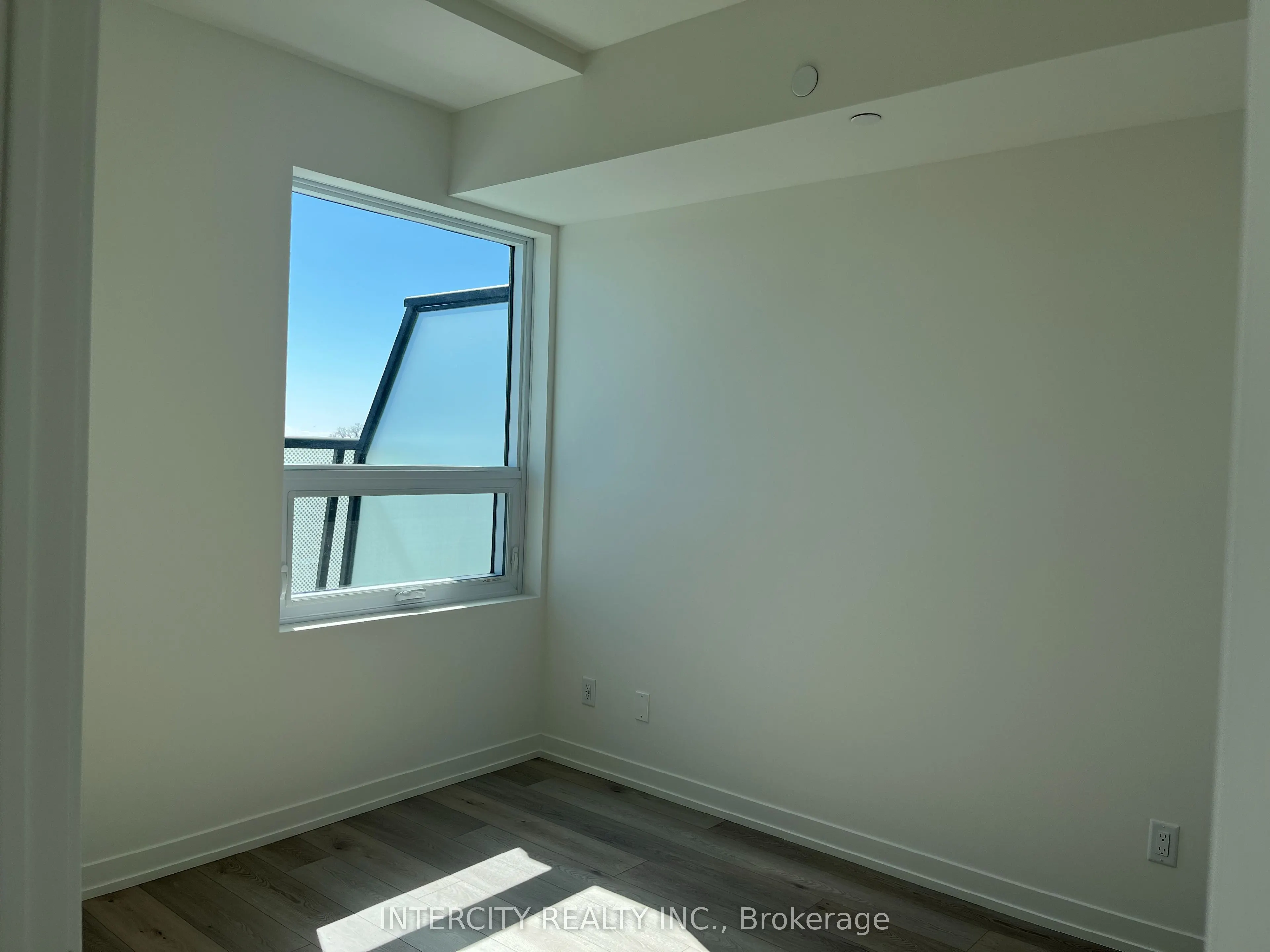 863 St. Clair Avenue W #605
