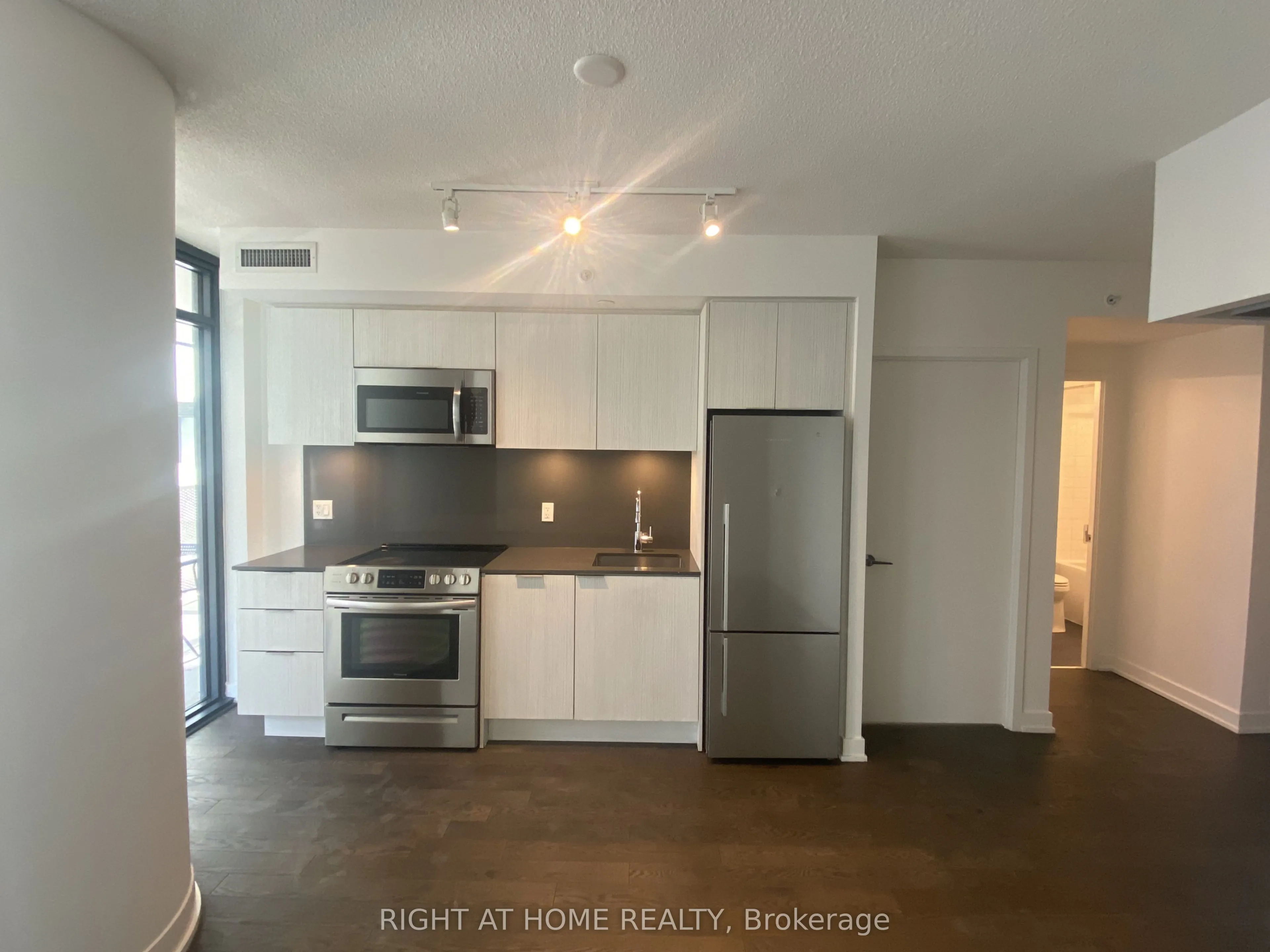 25 Richmond Street E #6