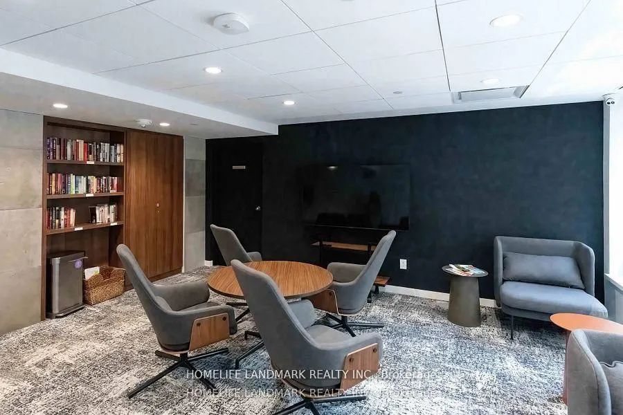 71 Simcoe Street #1002