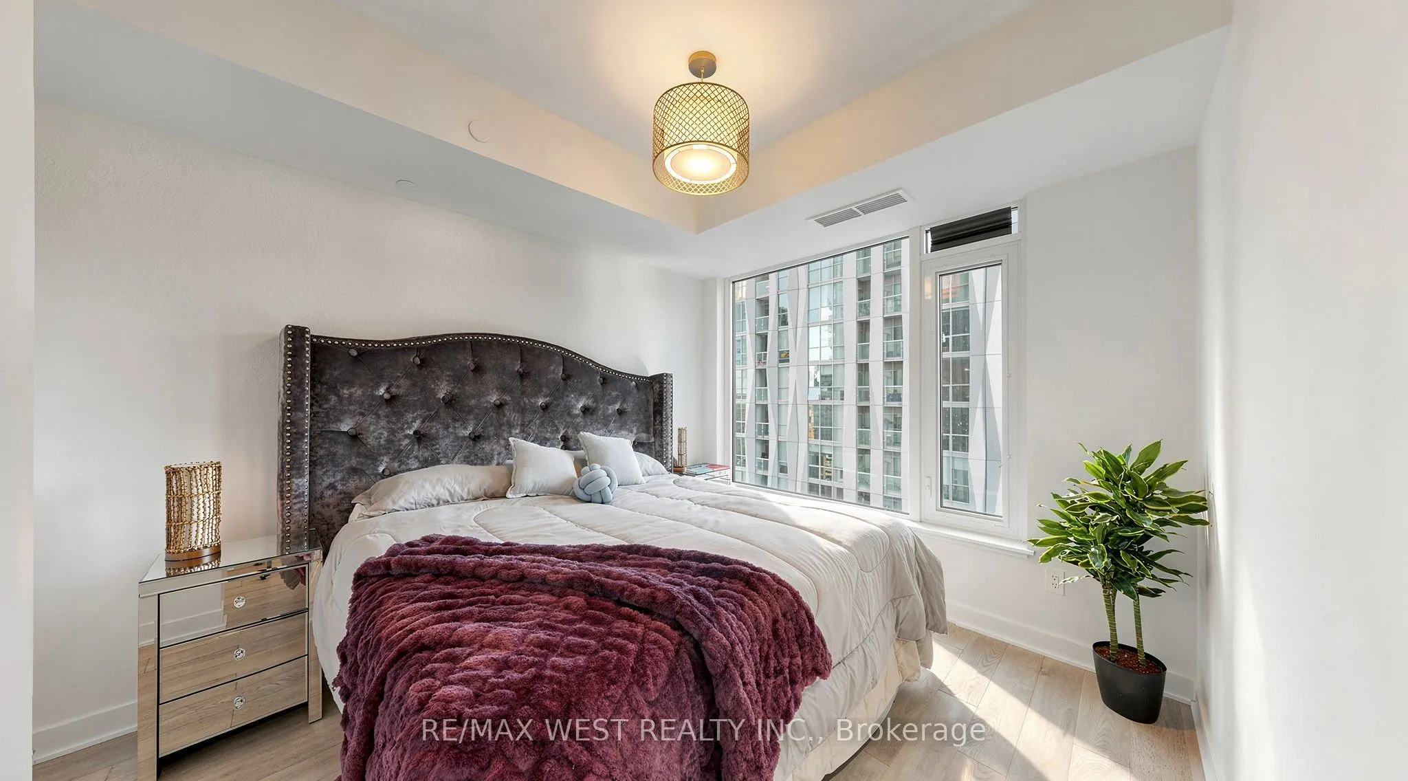 11 Yorkville Avenue #1709
