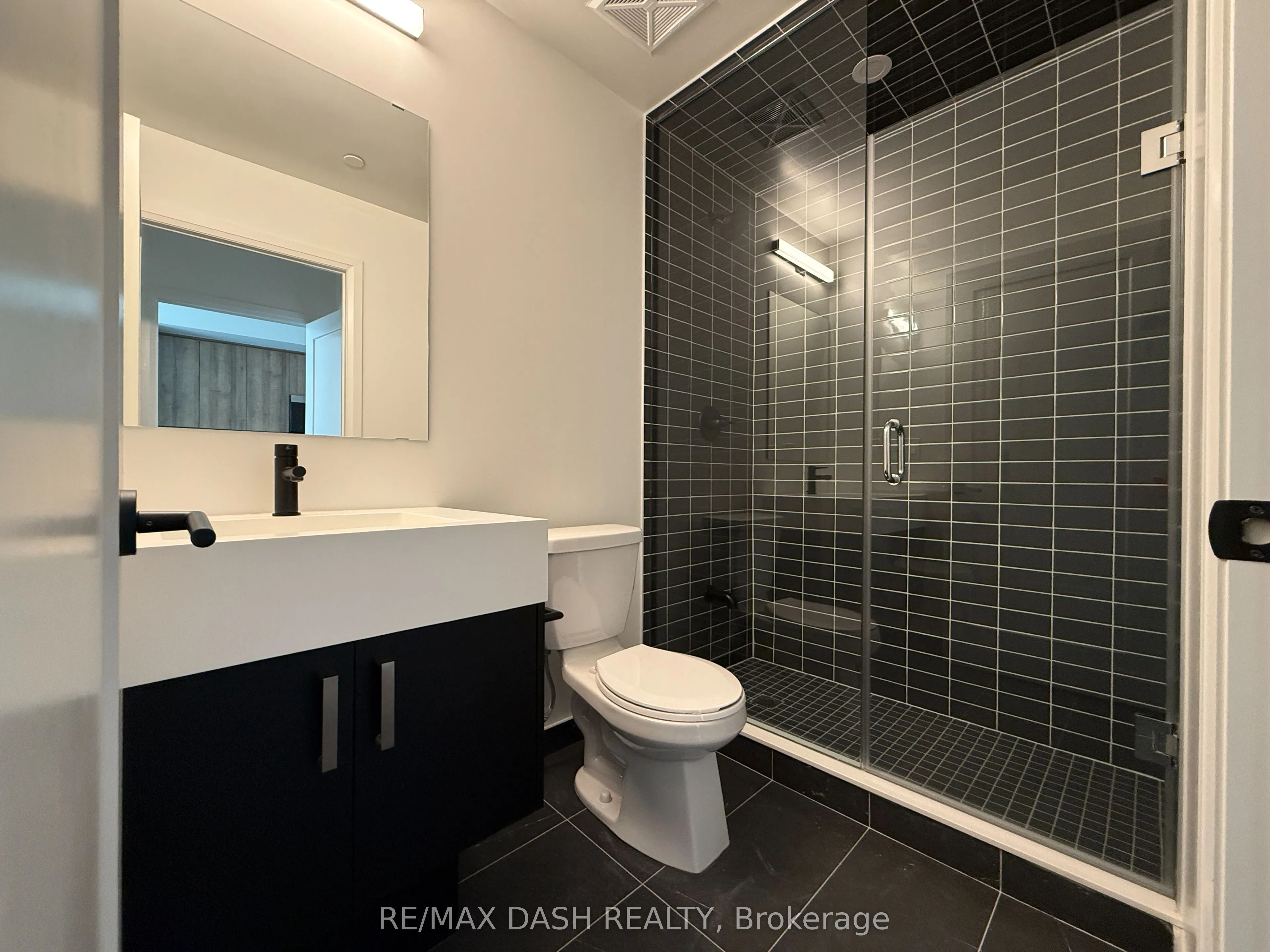 280 Dundas Street W #410