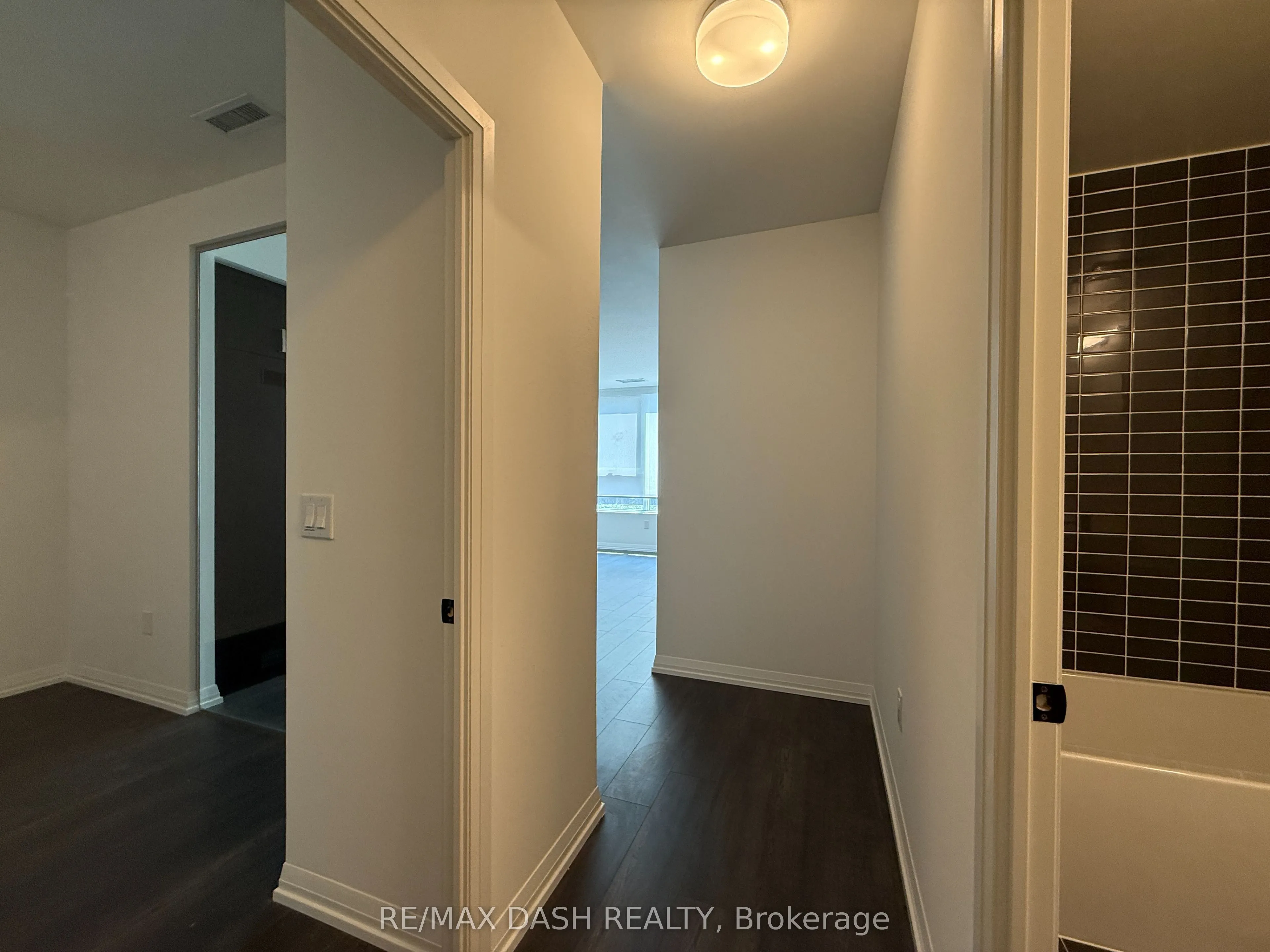 280 Dundas Street W #410