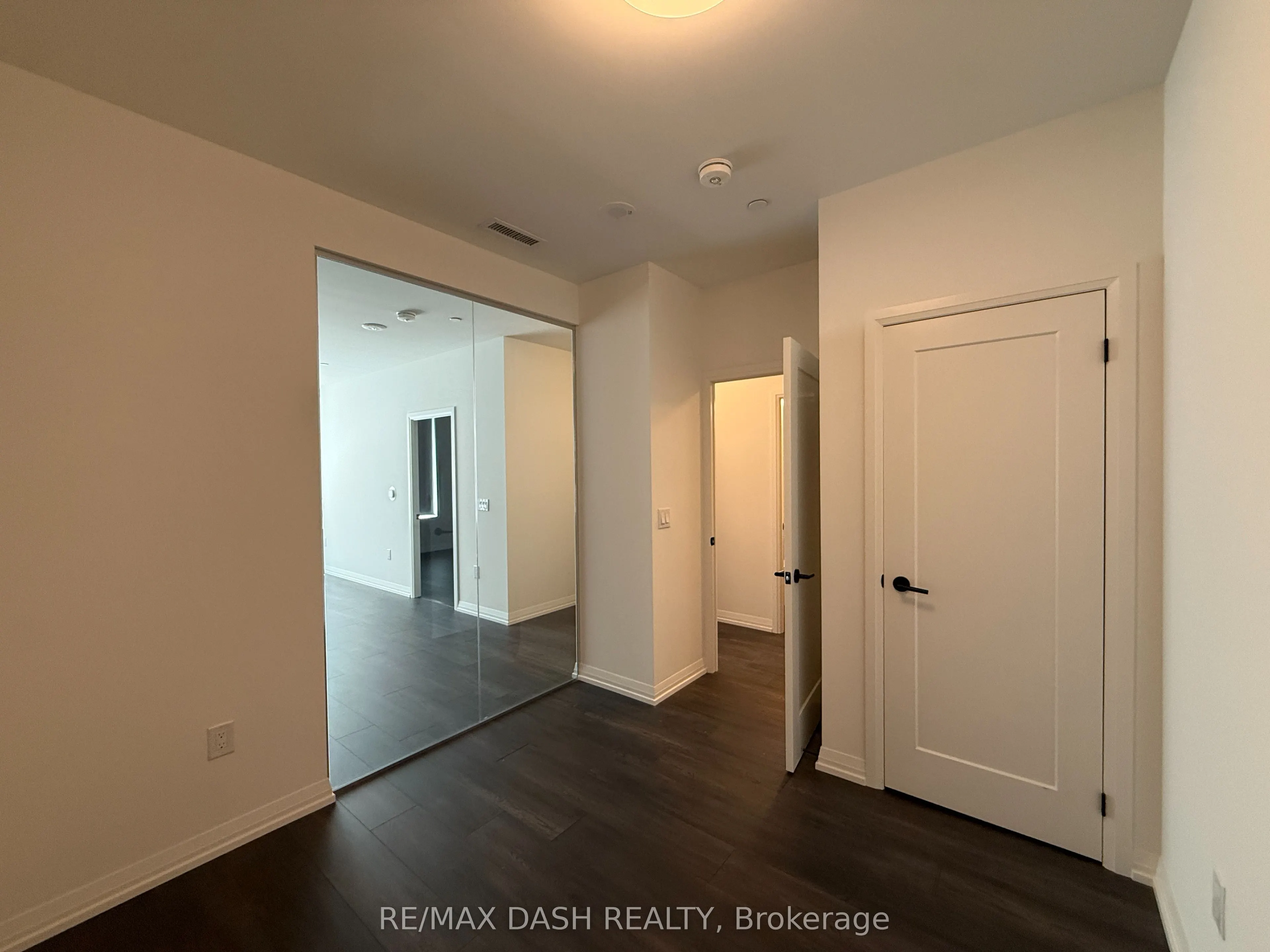 280 Dundas Street W #410