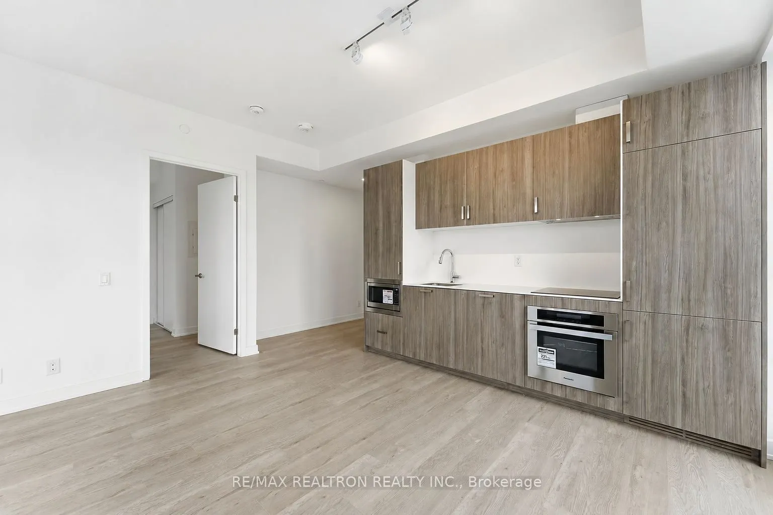 88 Queen Street E #4711