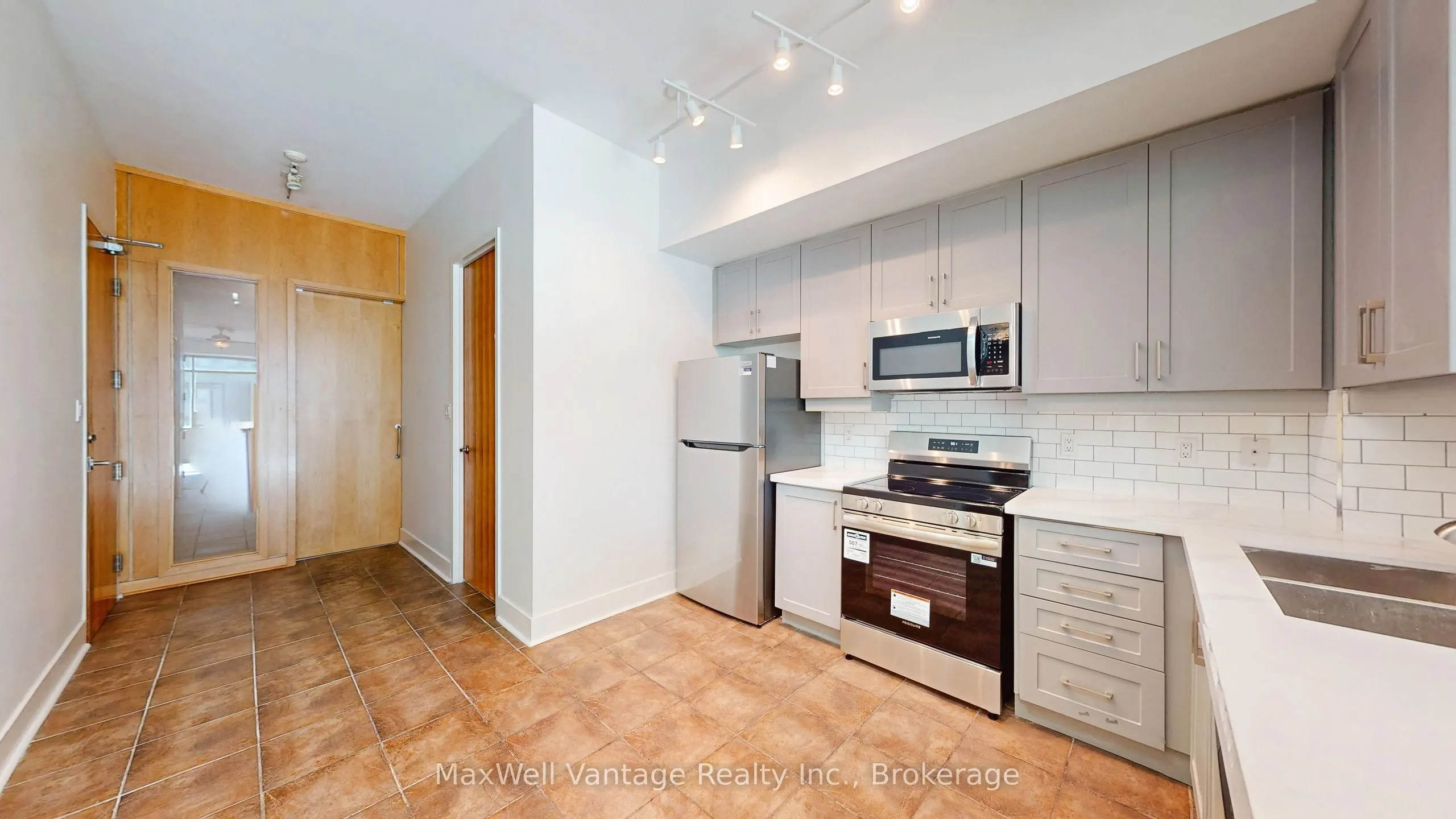 562 Eglinton Avenue E #403