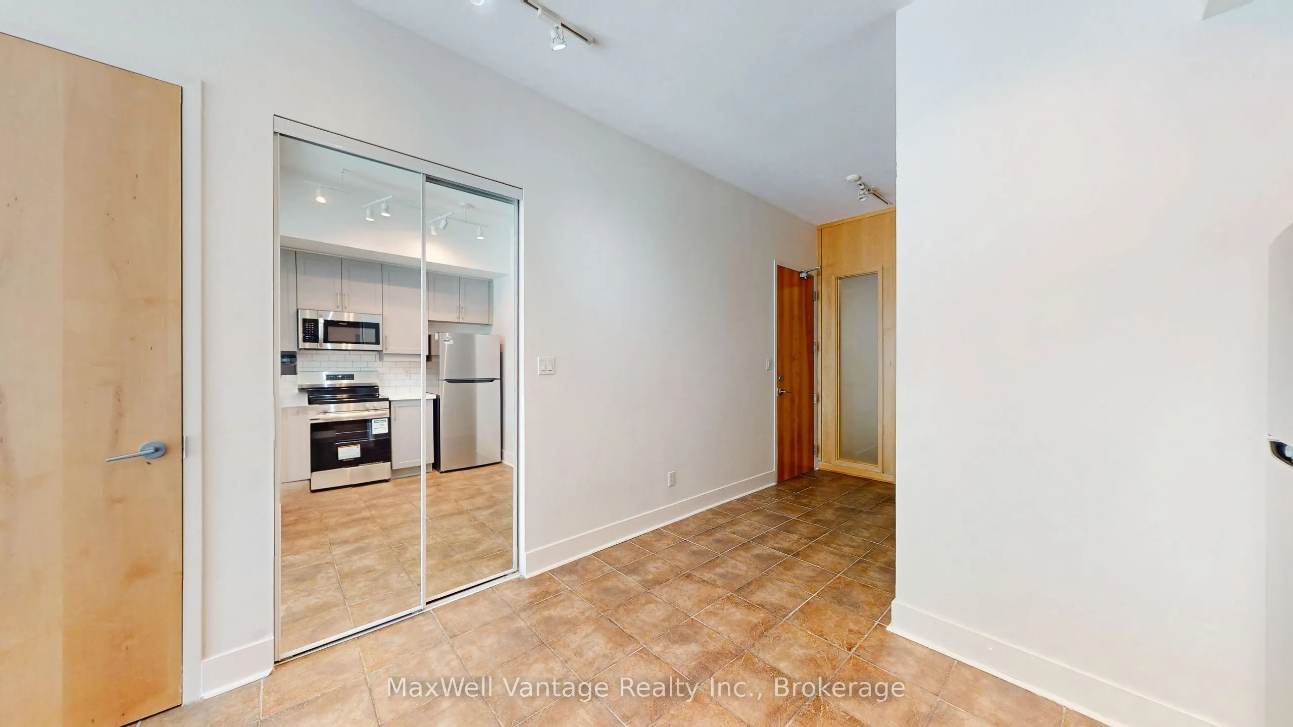 562 Eglinton Avenue E #403