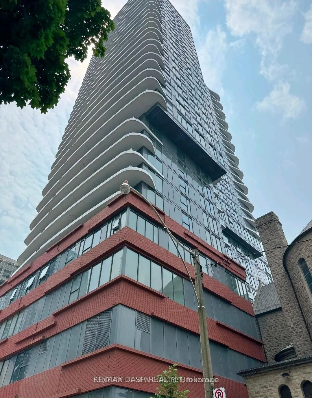 280 Dundas Street W #414