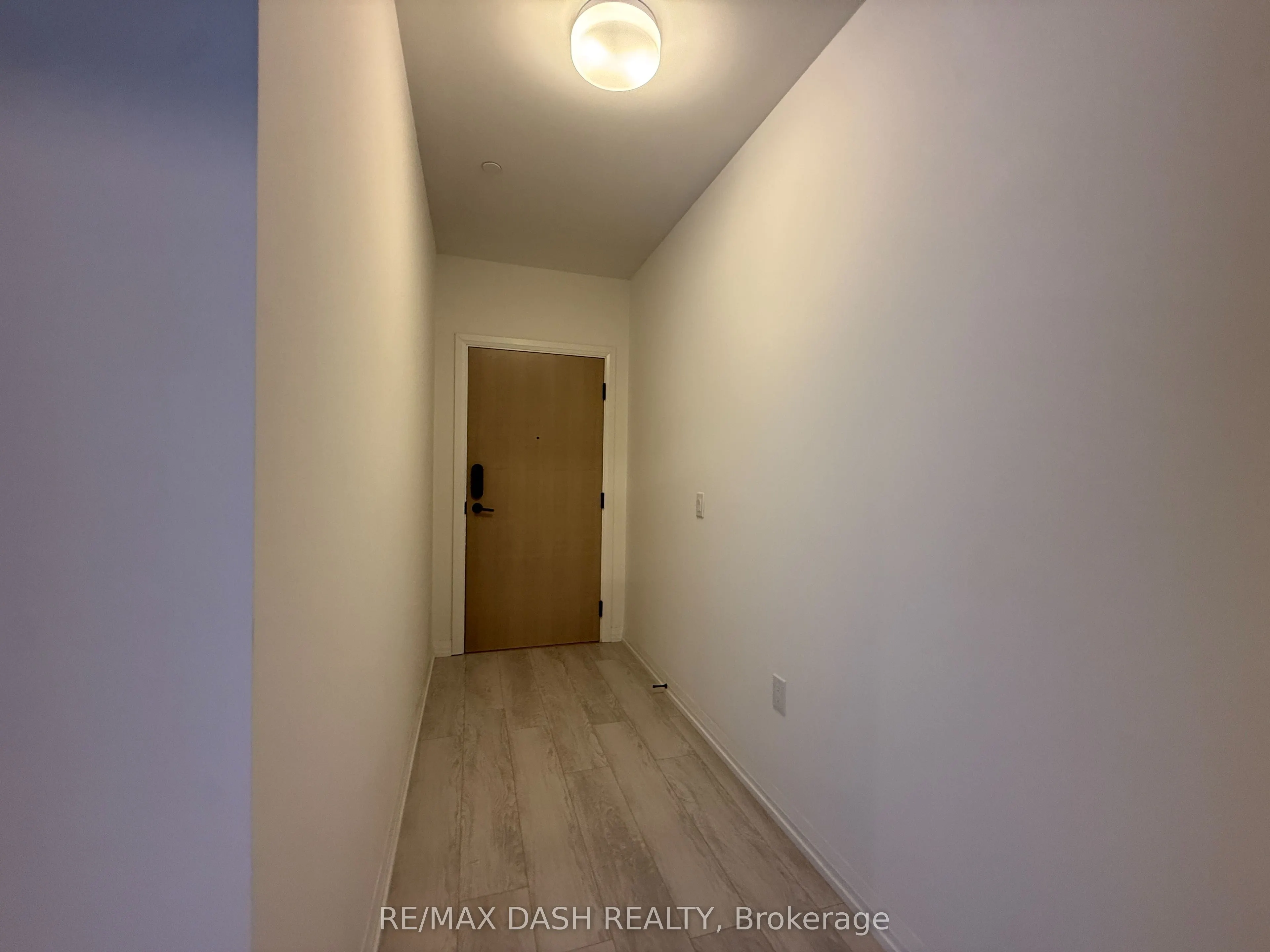 280 Dundas Street W #414