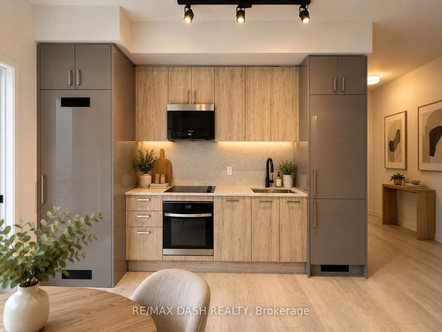 280 Dundas Street W #414