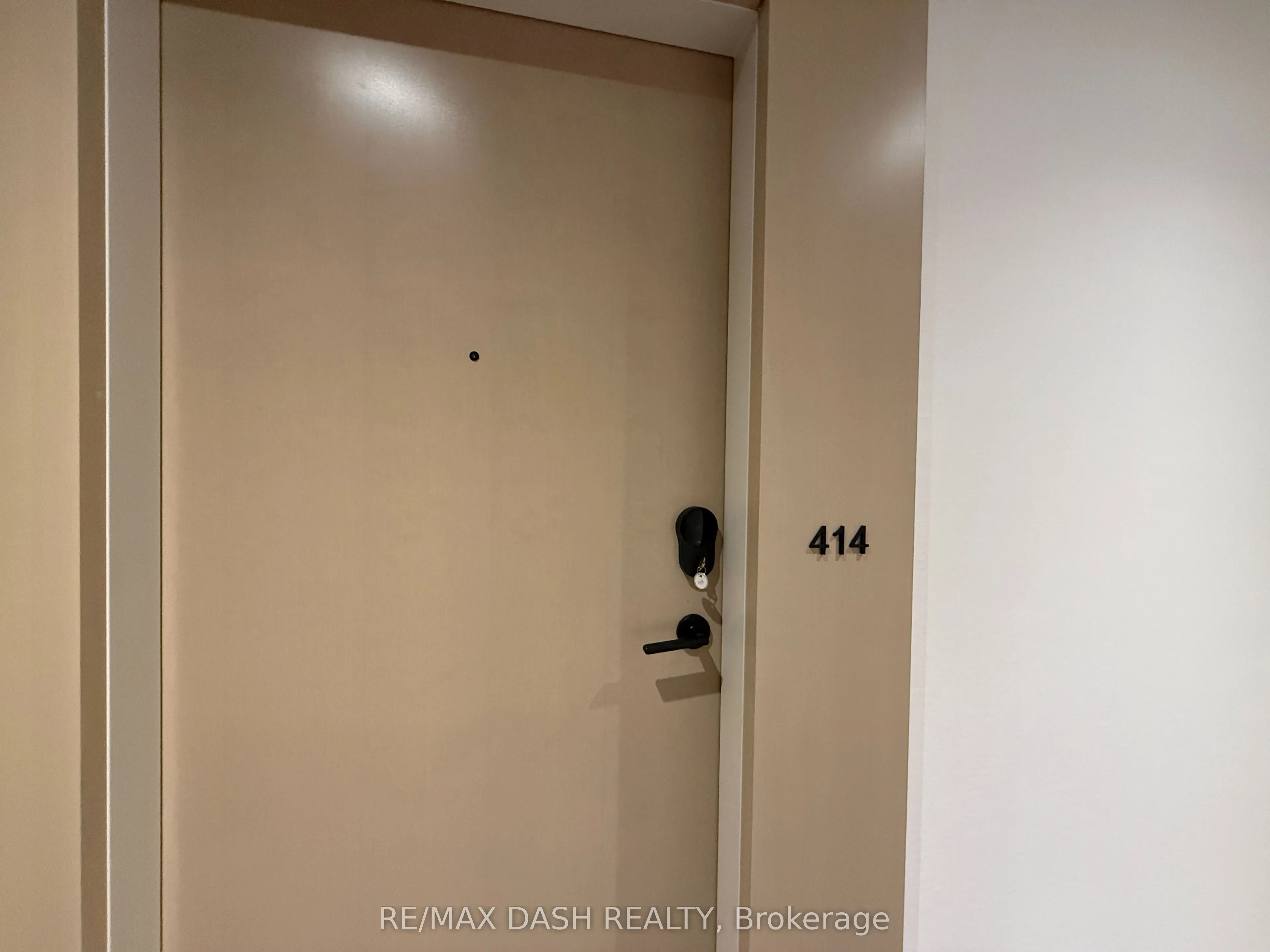 280 Dundas Street W #414