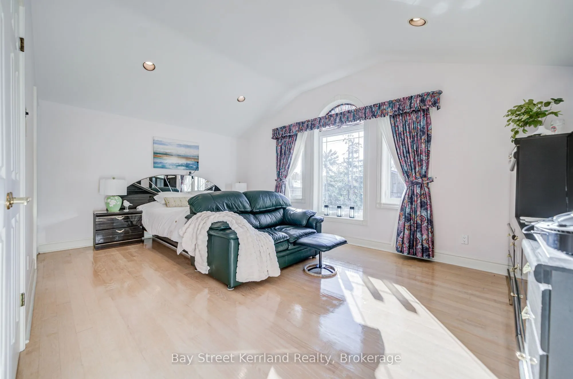136 Nipigon Avenue