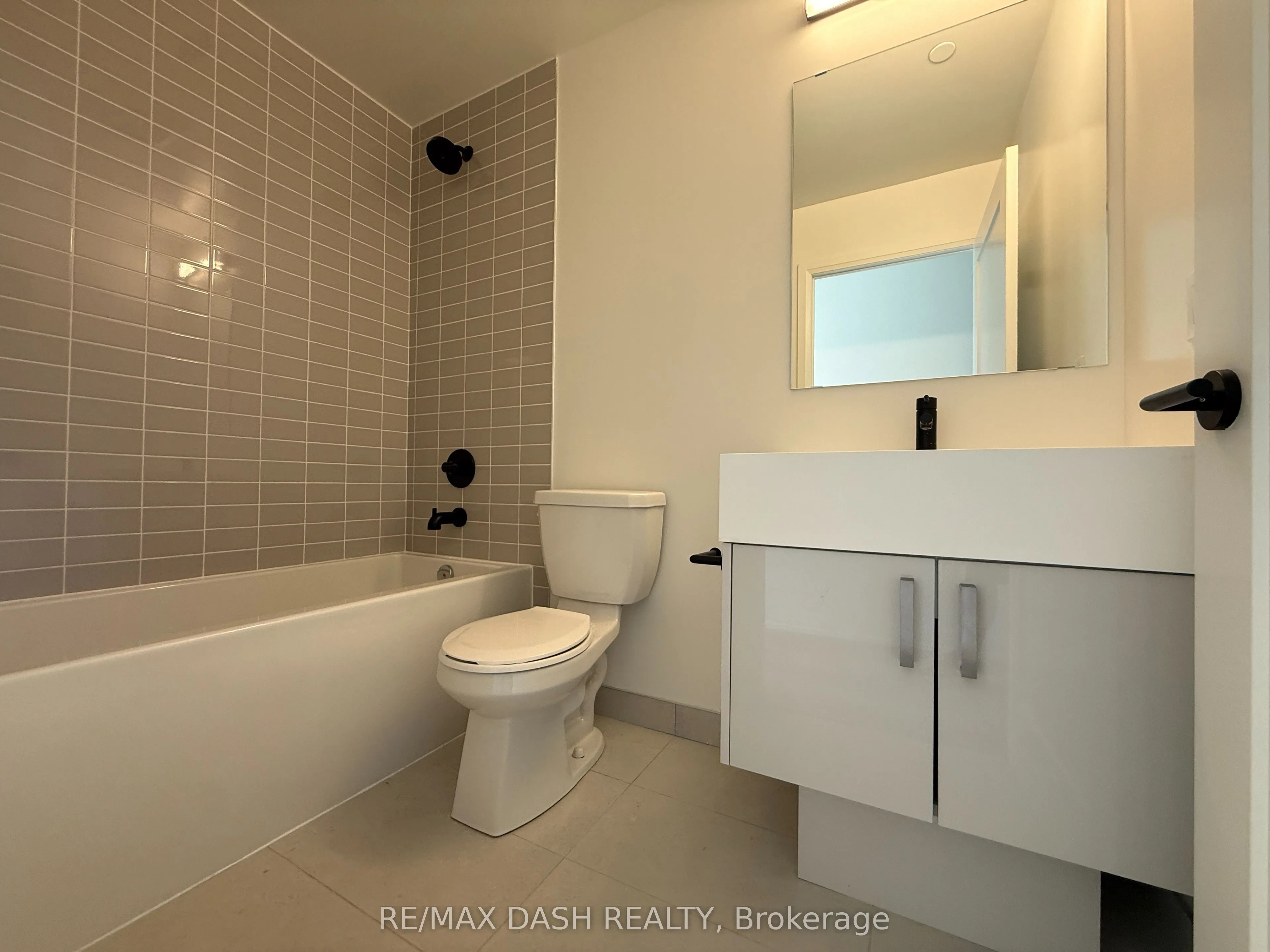 280 Dundas Street W #1406