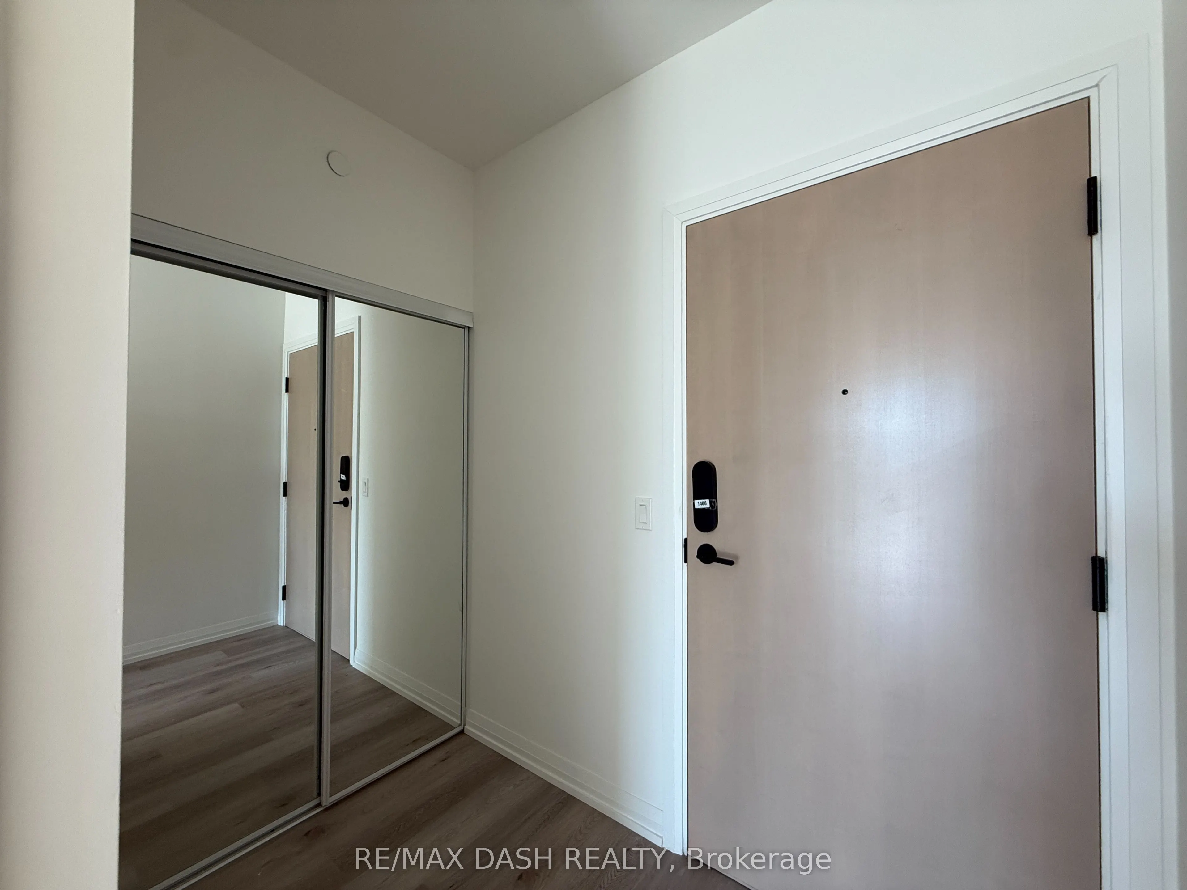 280 Dundas Street W #1406