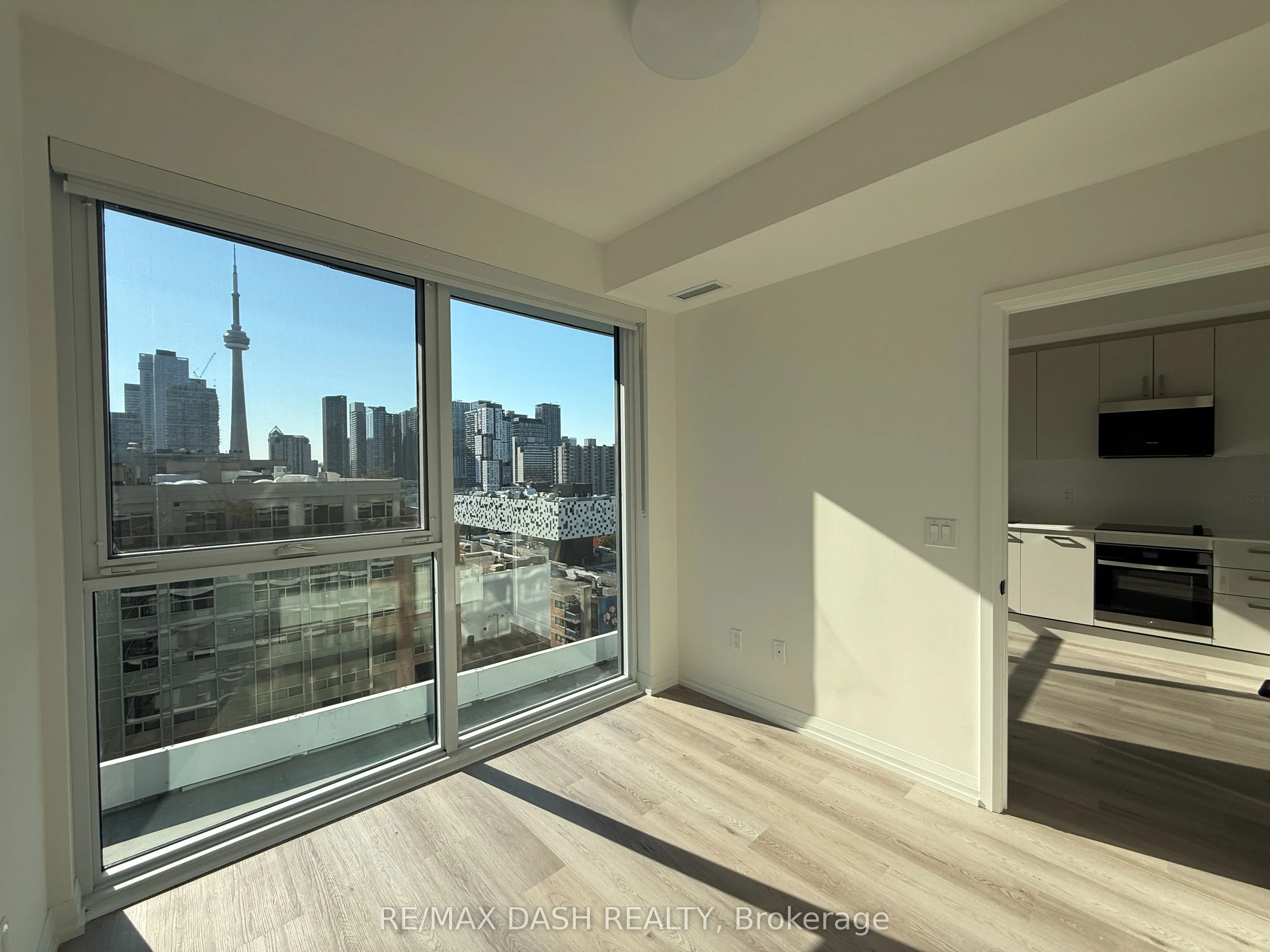 280 Dundas Street W #1406