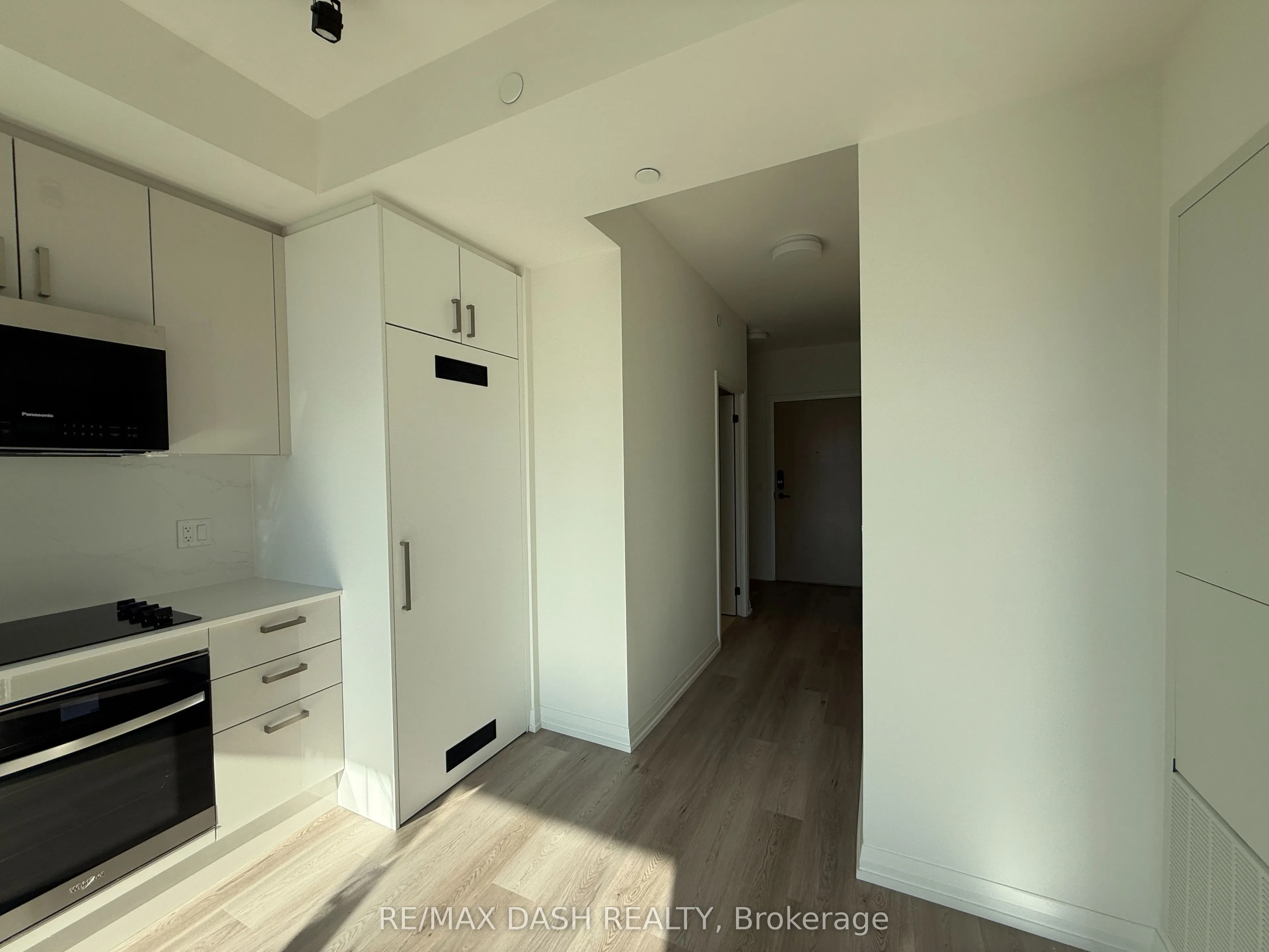 280 Dundas Street W #1406