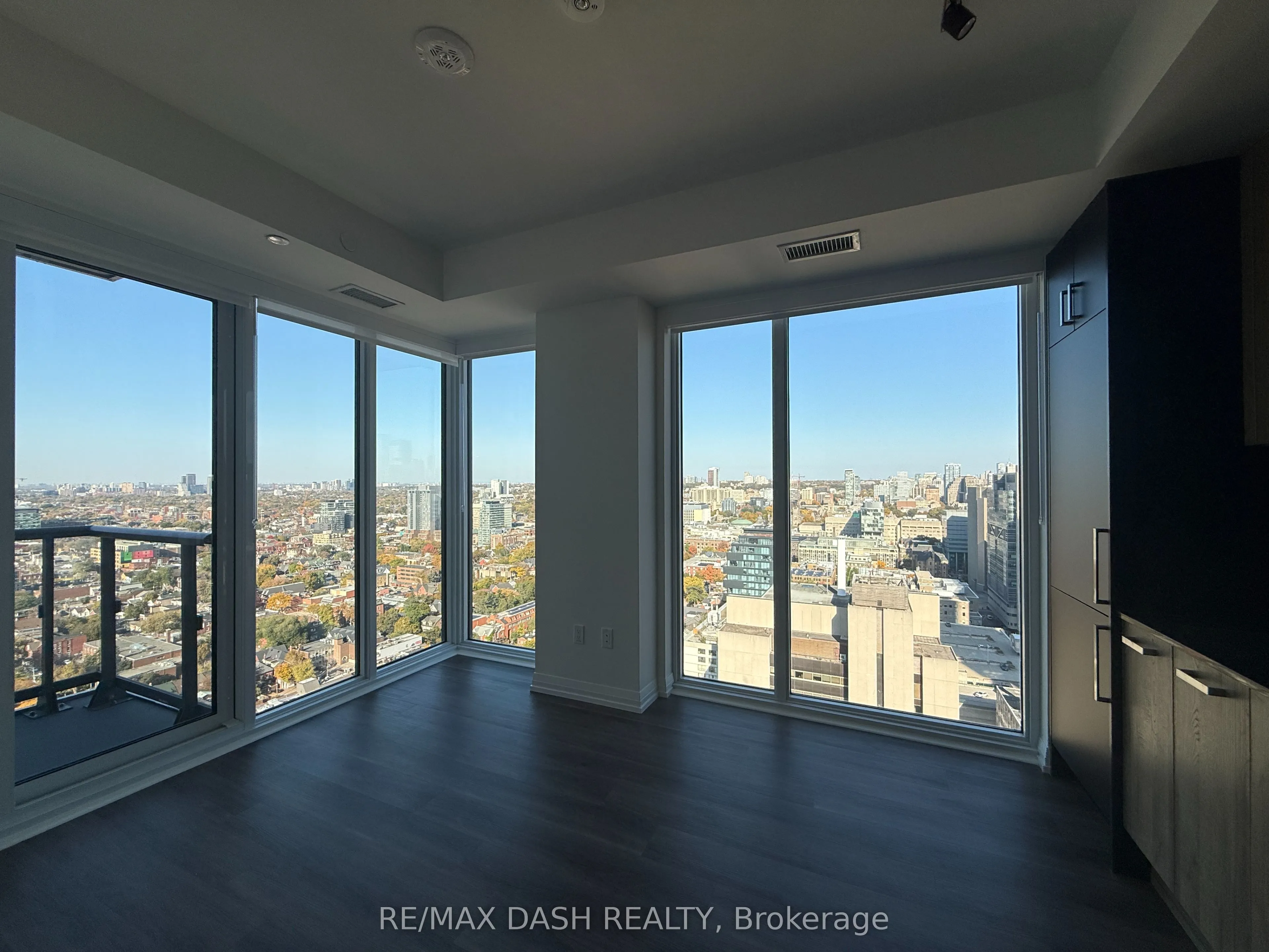 280 Dundas Street W #3002
