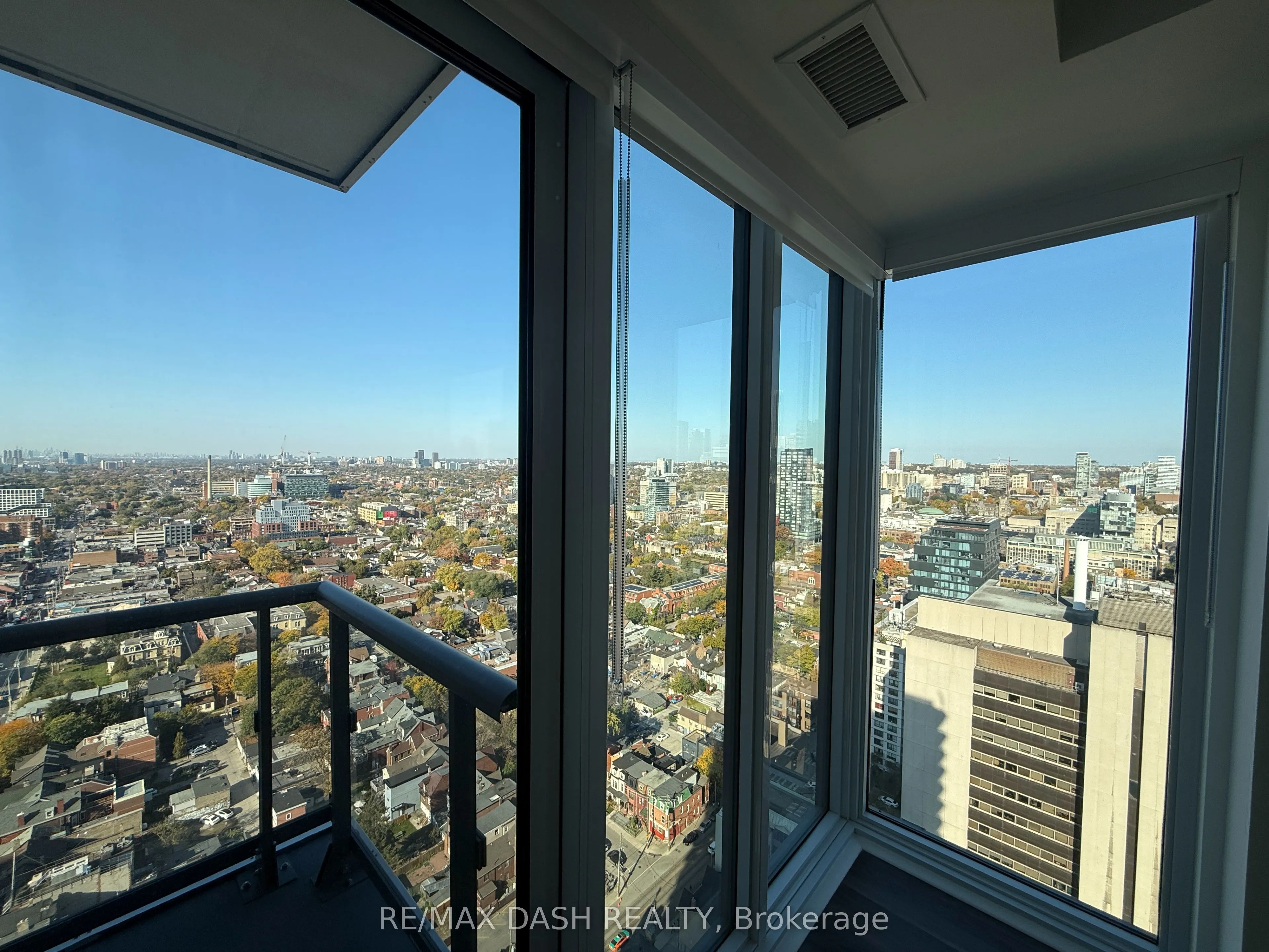 280 Dundas Street W #3002