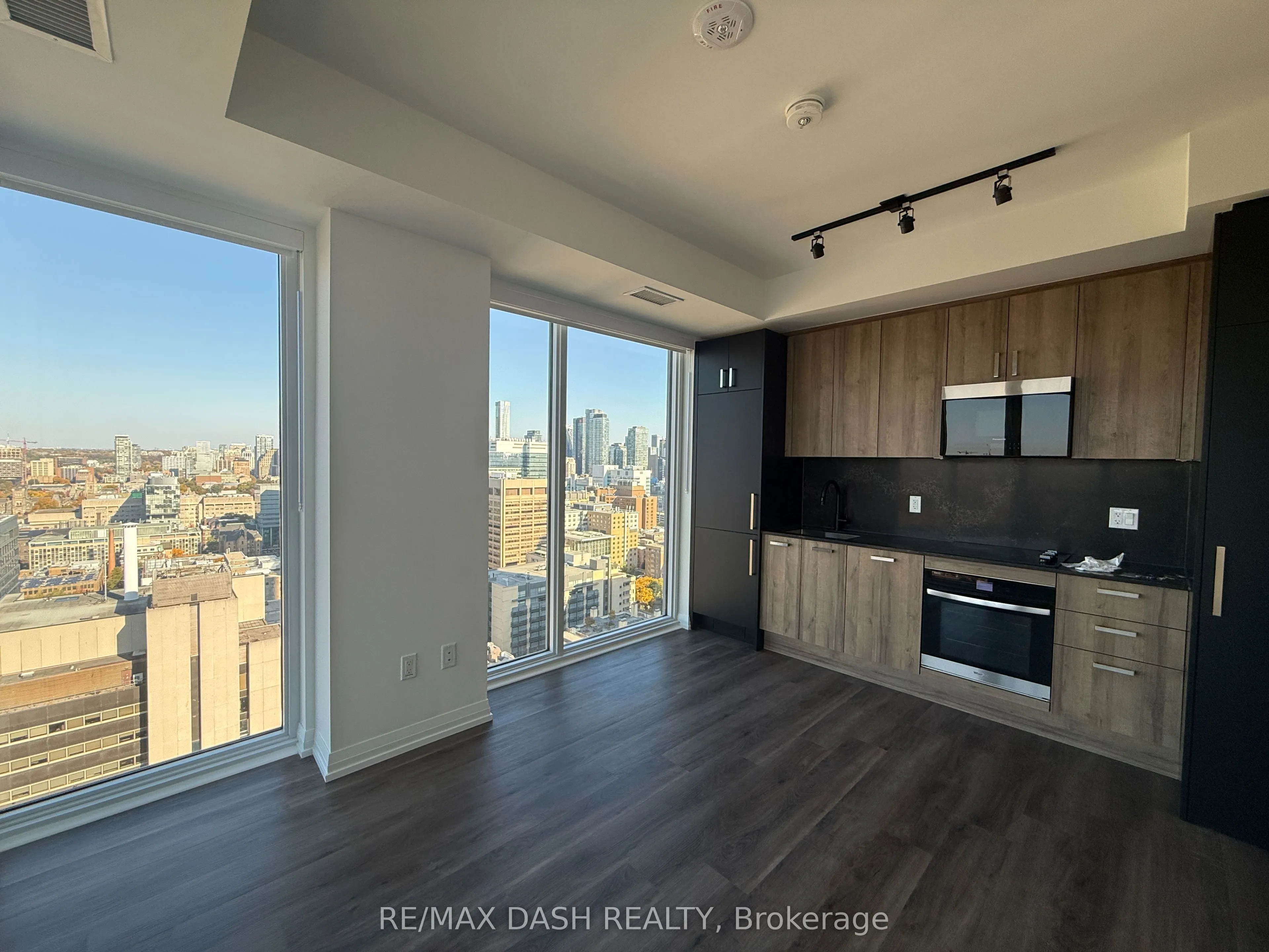 280 Dundas Street W #3002