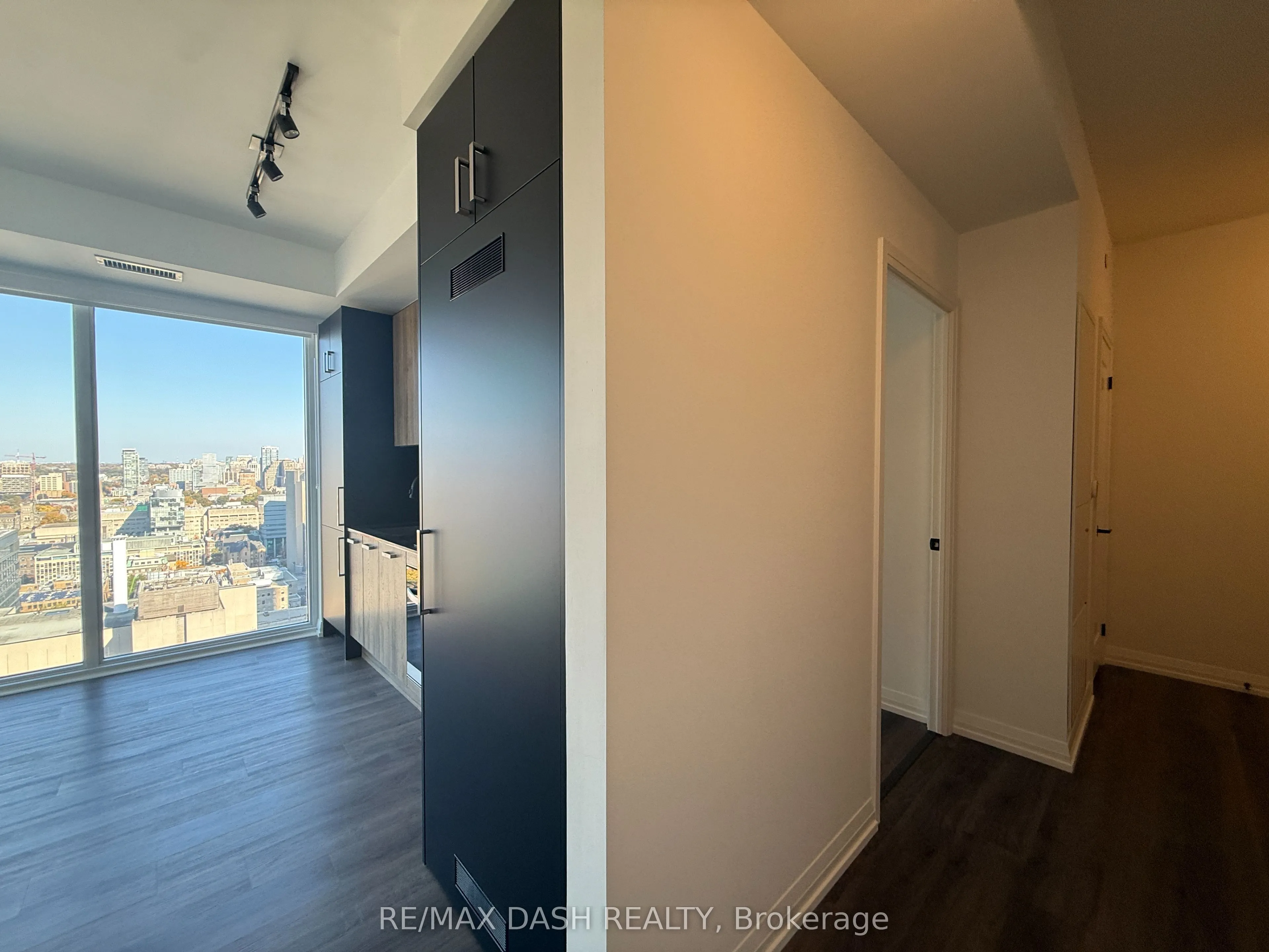 280 Dundas Street W #3002