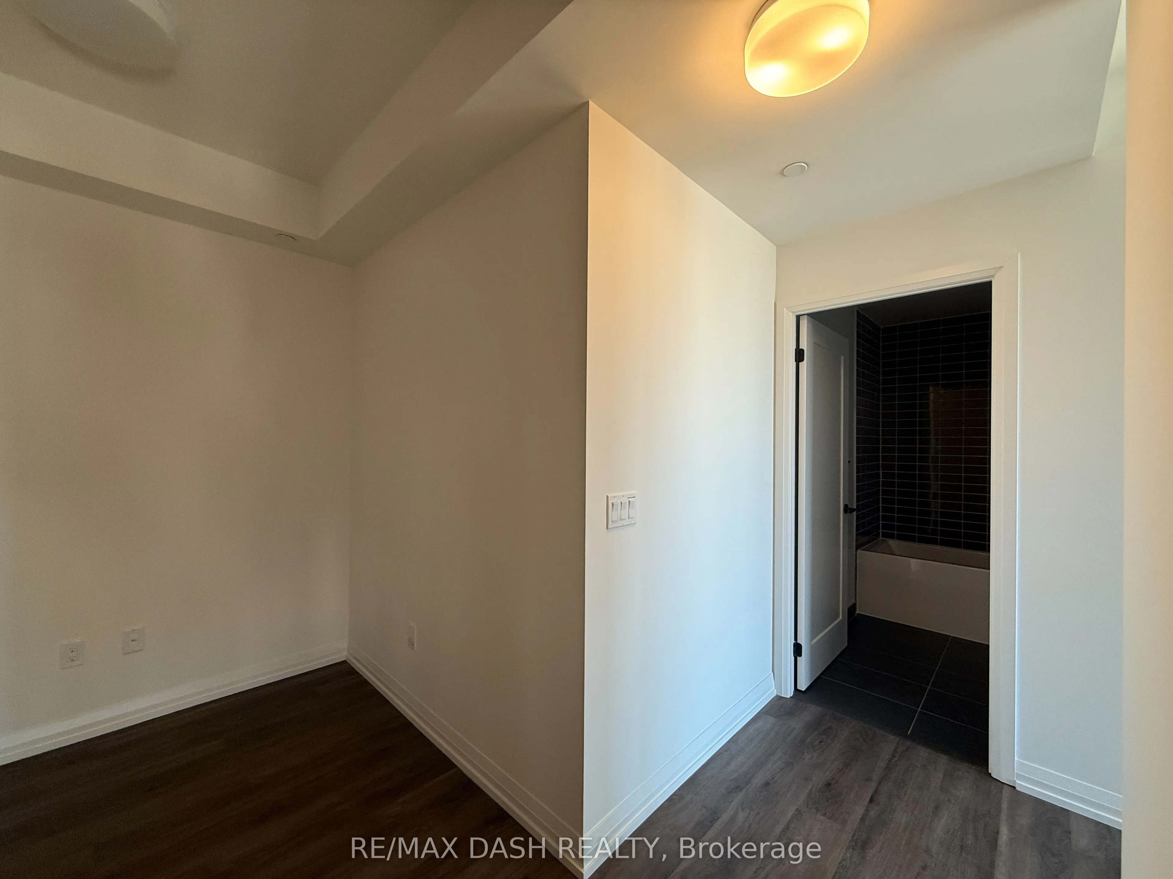 280 Dundas Street W #3002