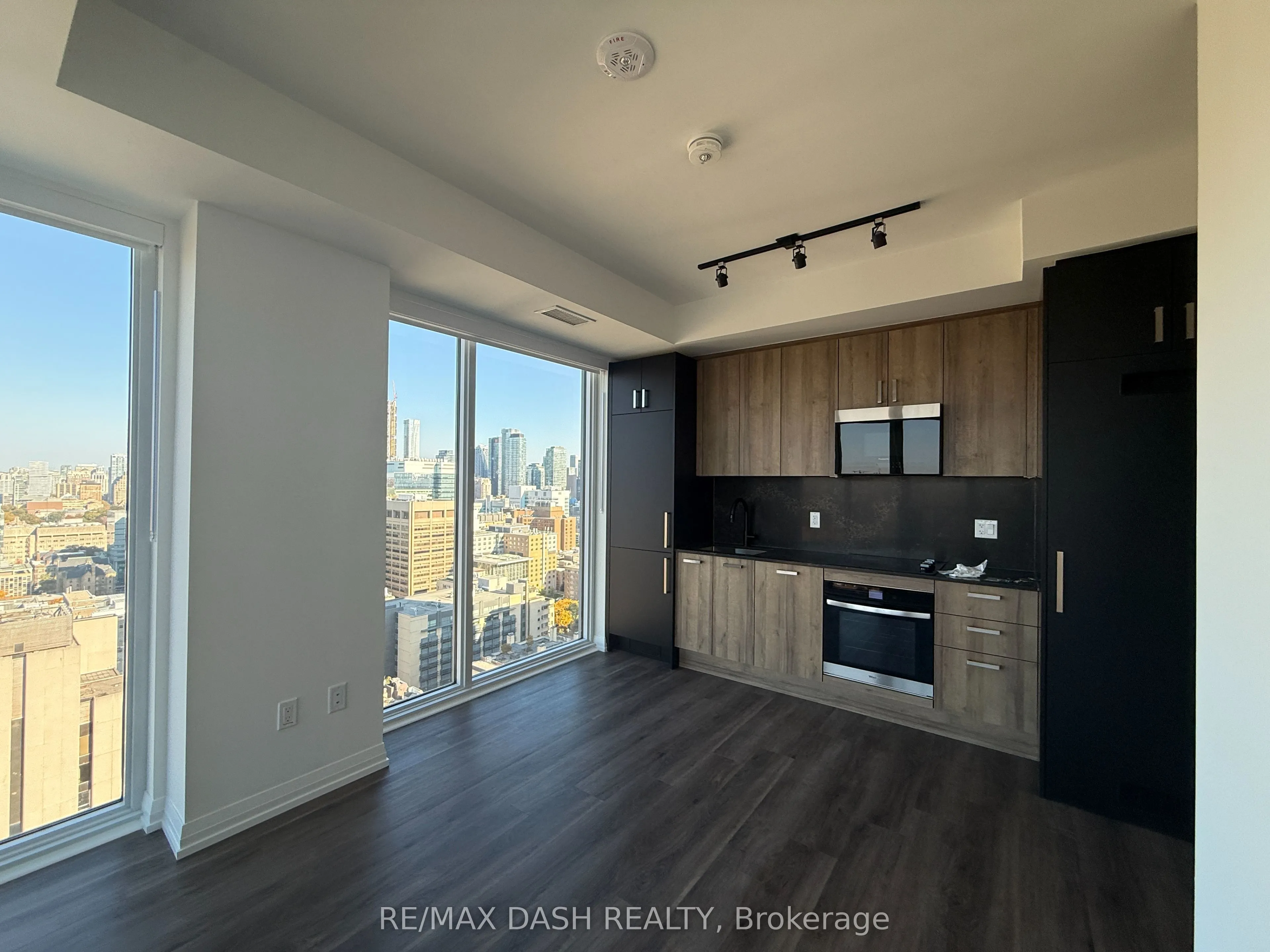 280 Dundas Street W #3002