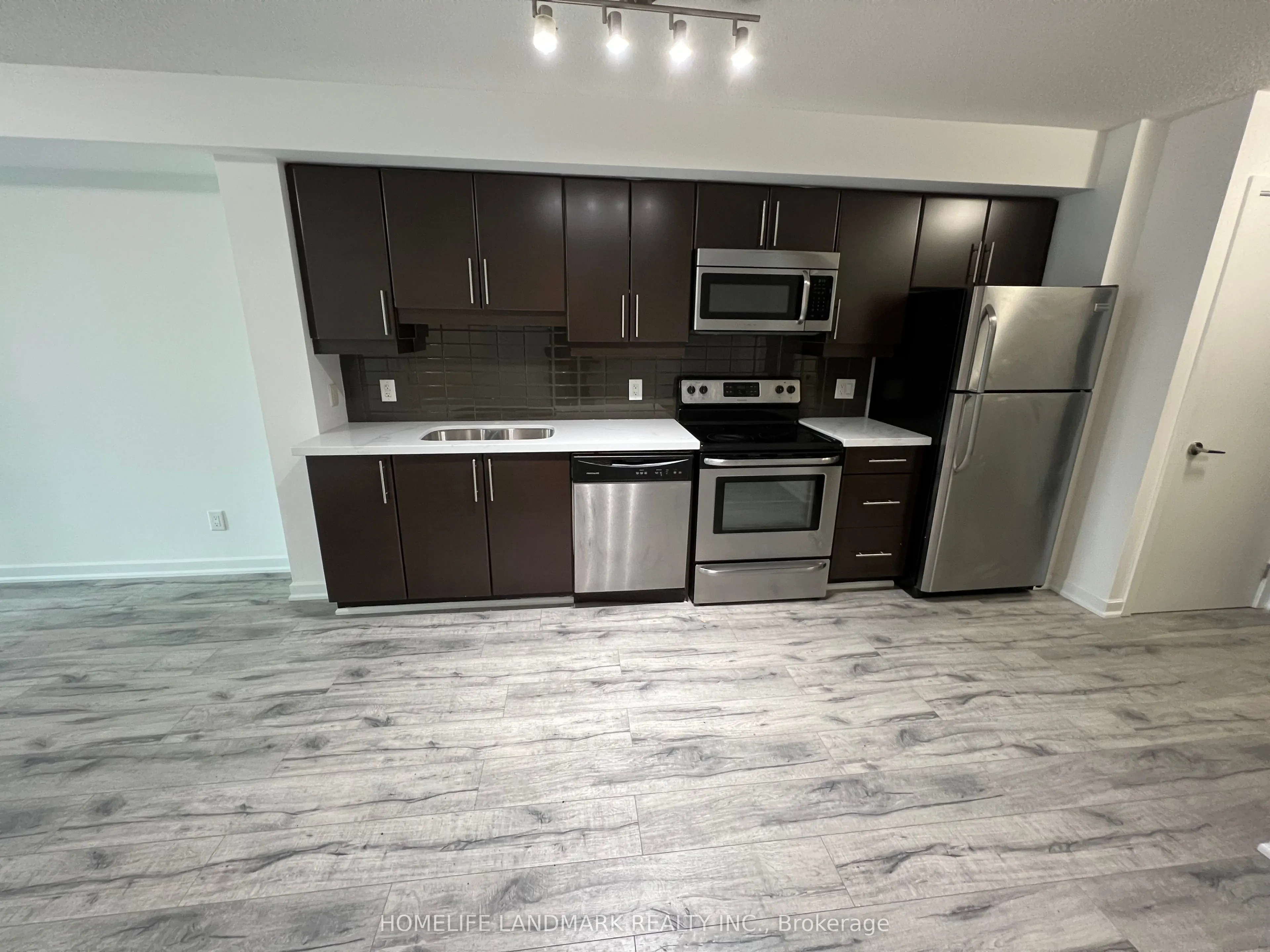 33 Bay Street #601