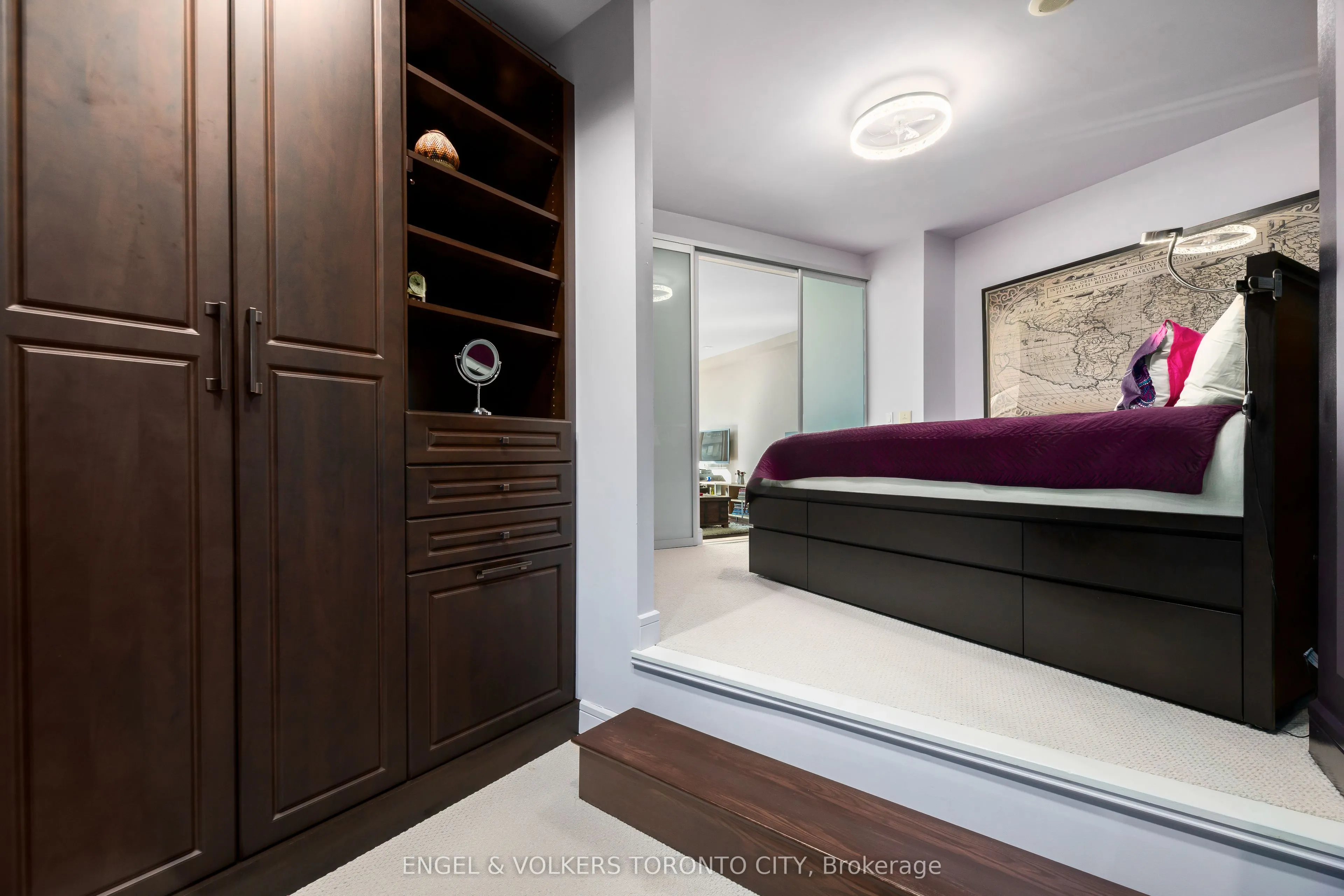 112 George Street #S817