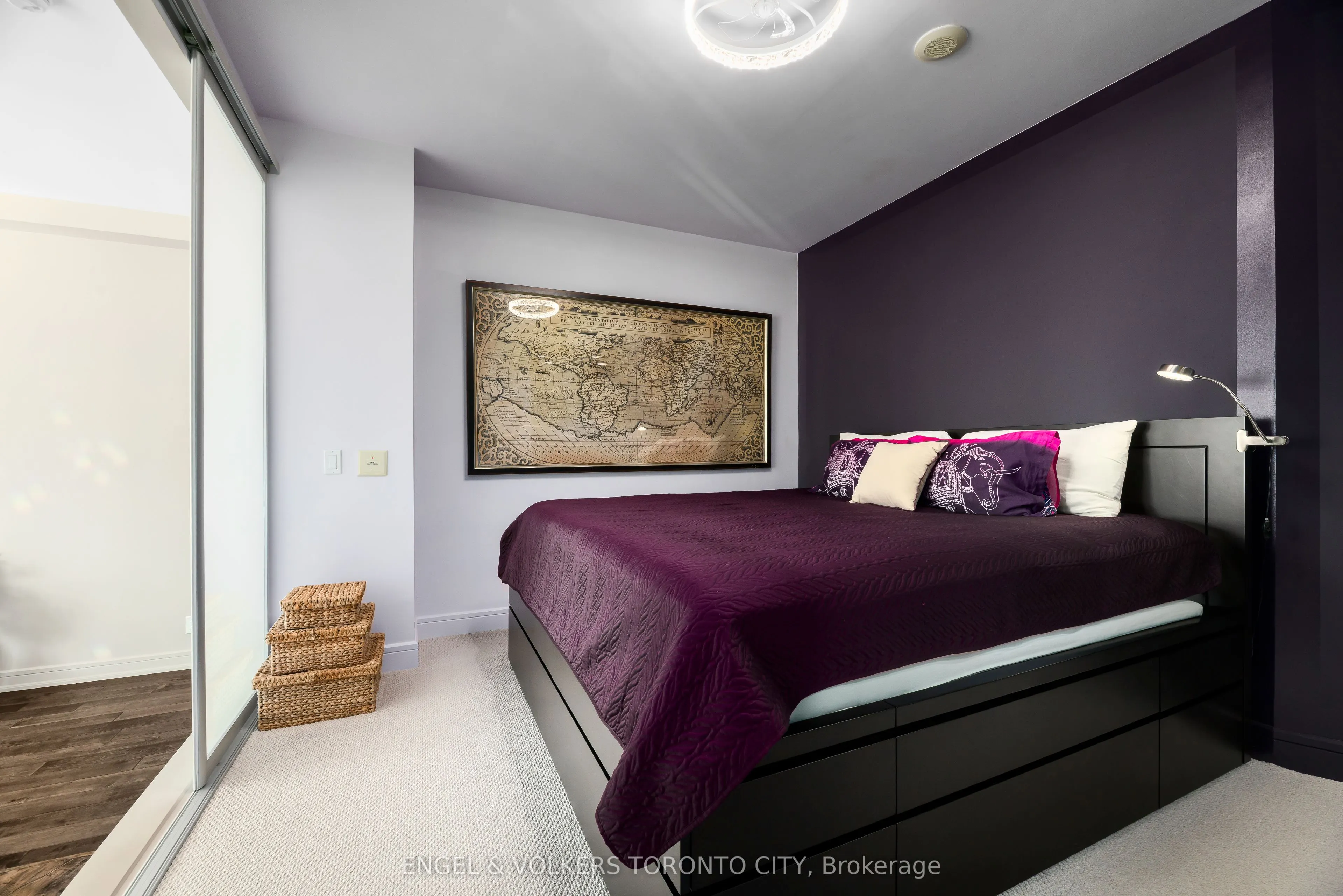 112 George Street #S817