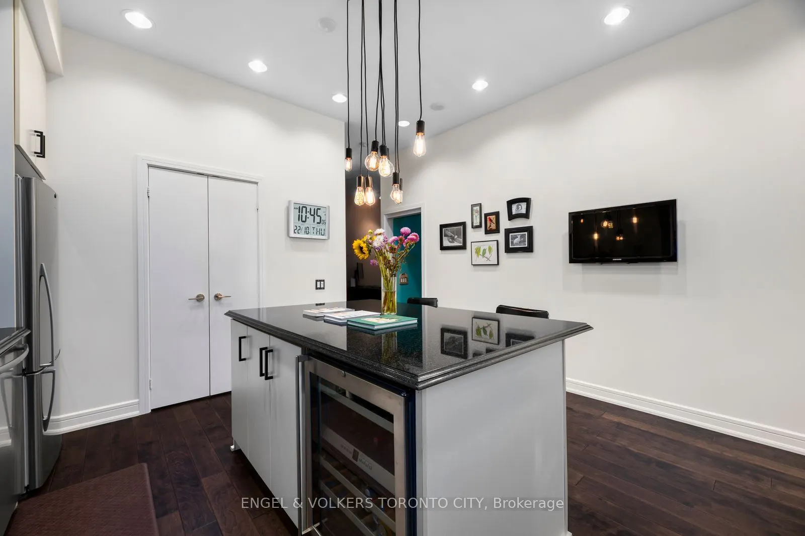 112 George Street #S817