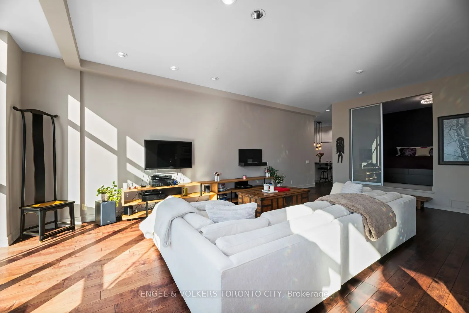 112 George Street #S817