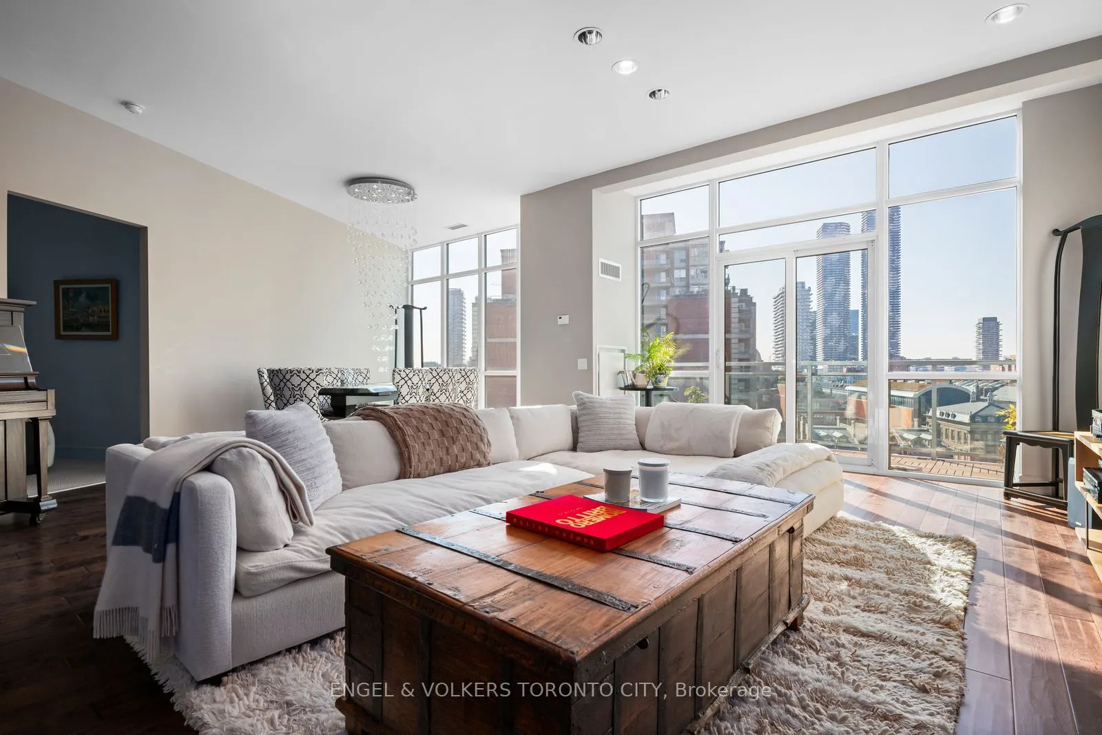 112 George Street #S817