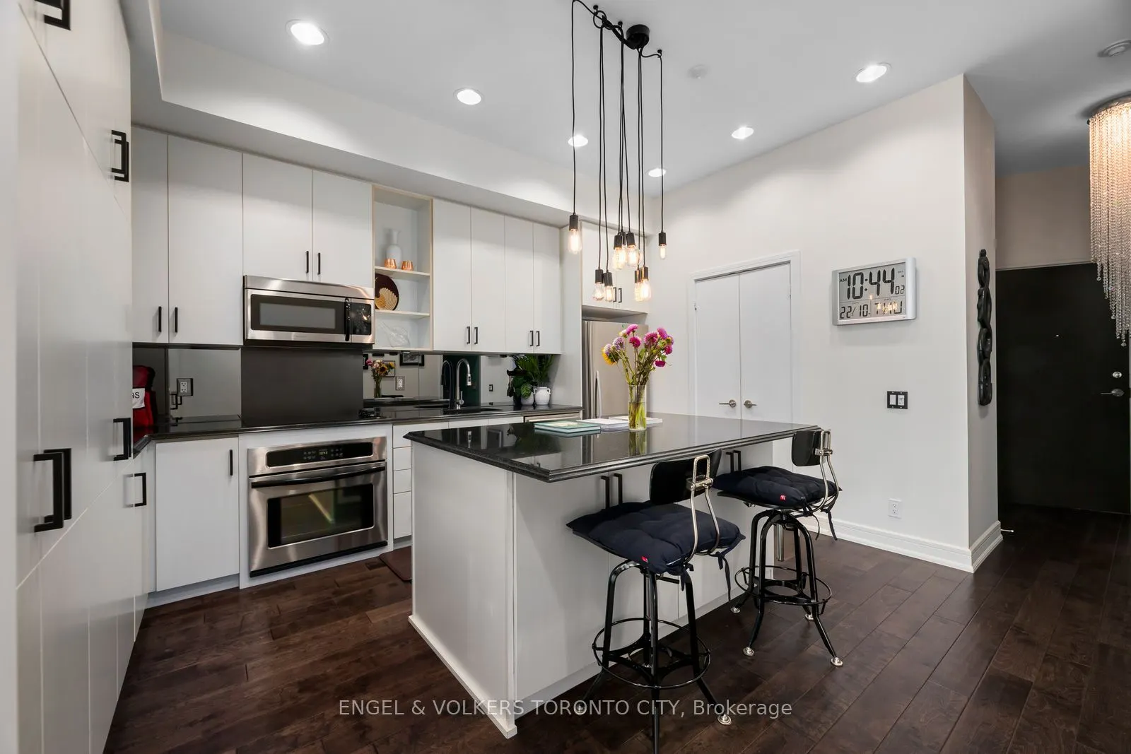 112 George Street #S817