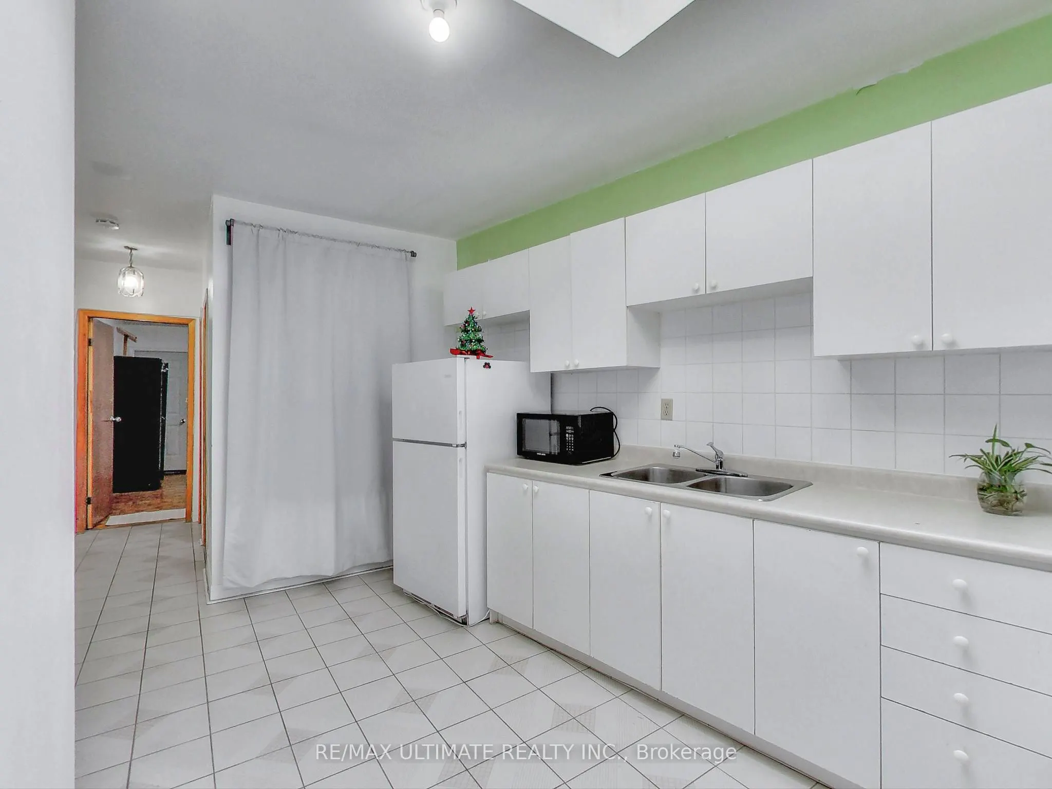 1584 Dundas Street W #Apt #2