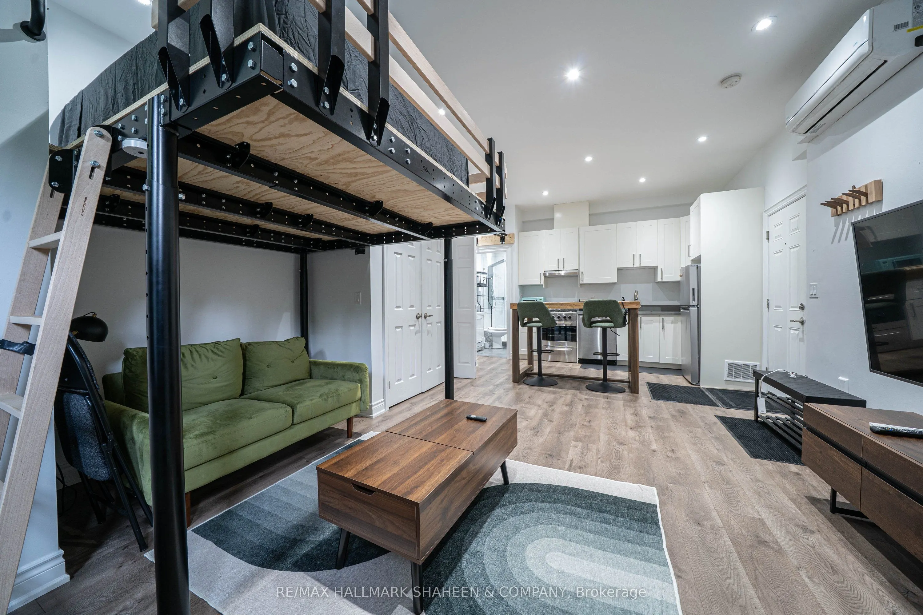 208 Dovercourt Road #Studio