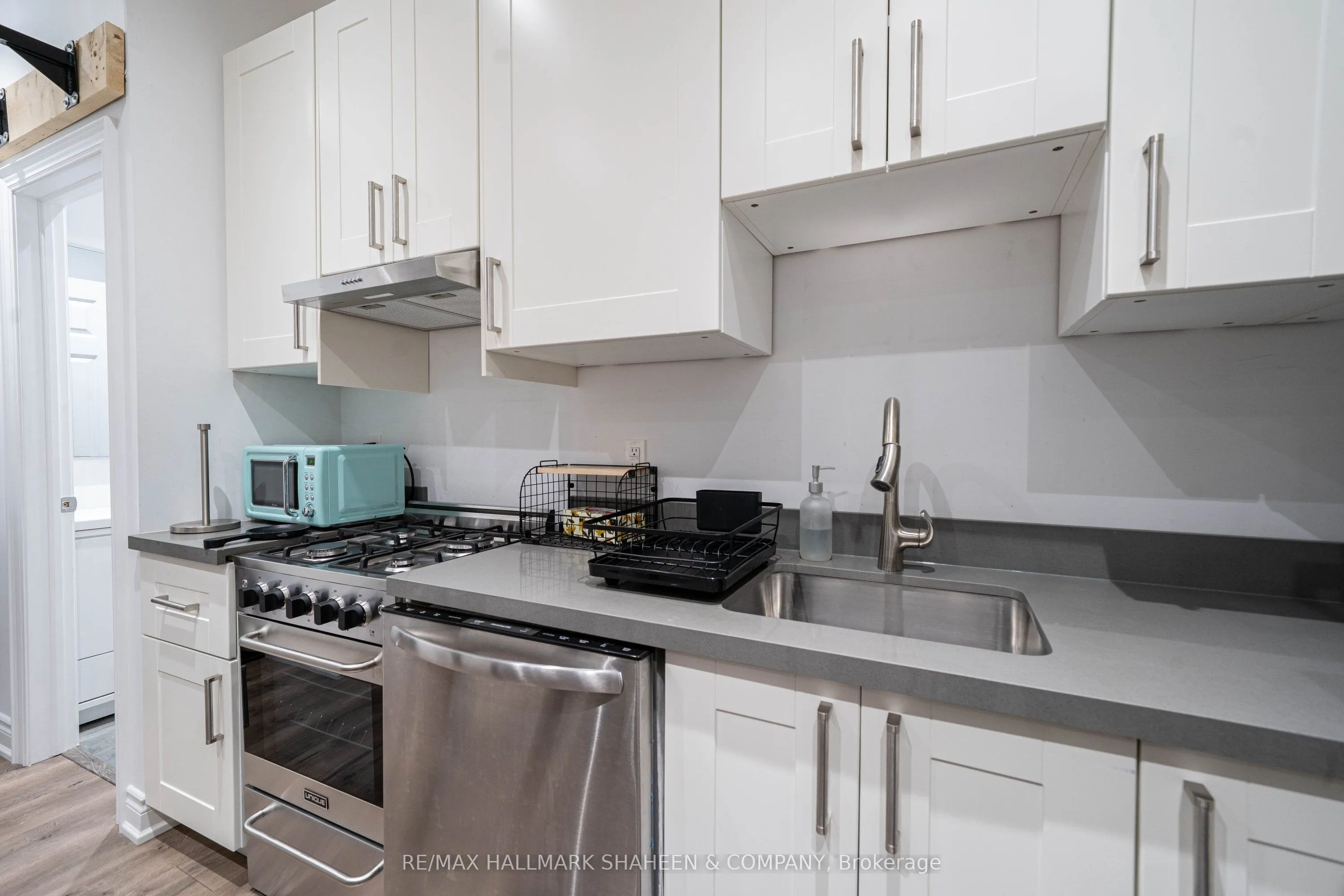 208 Dovercourt Road #Studio