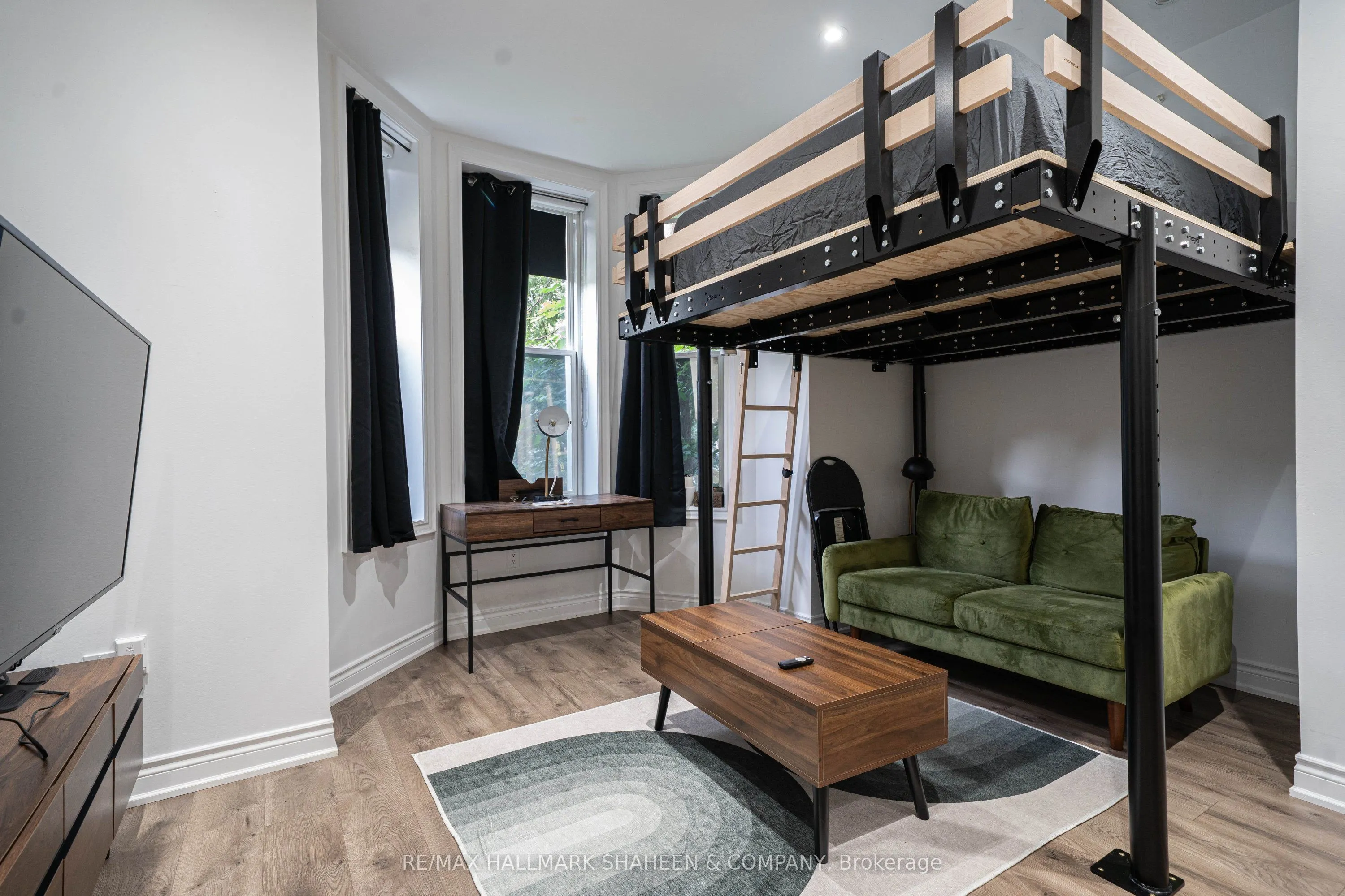 208 Dovercourt Road #Studio