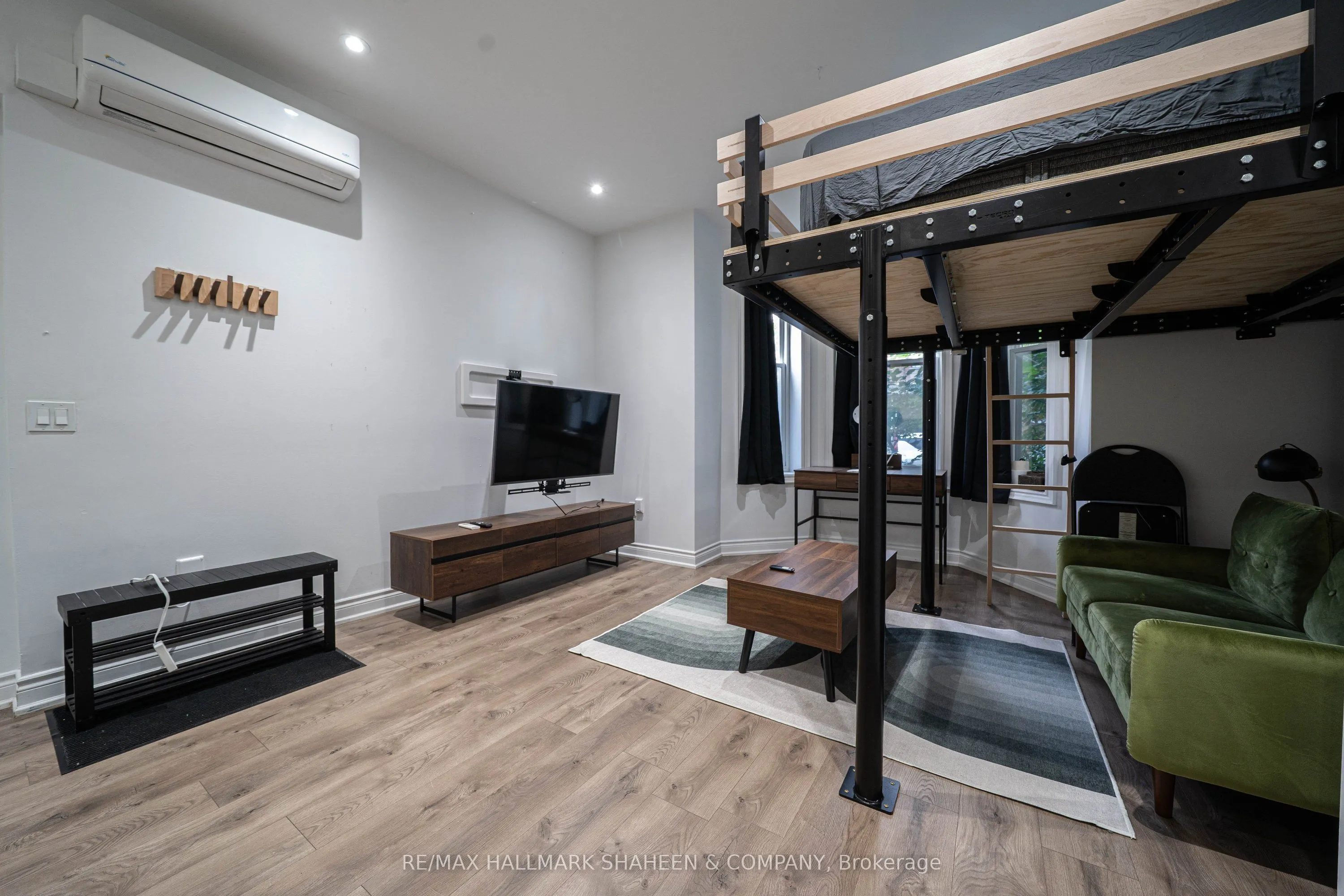 208 Dovercourt Road #Studio