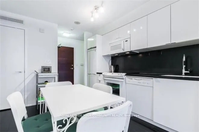 10 Capreol Court #902