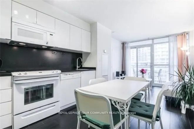 10 Capreol Court #902