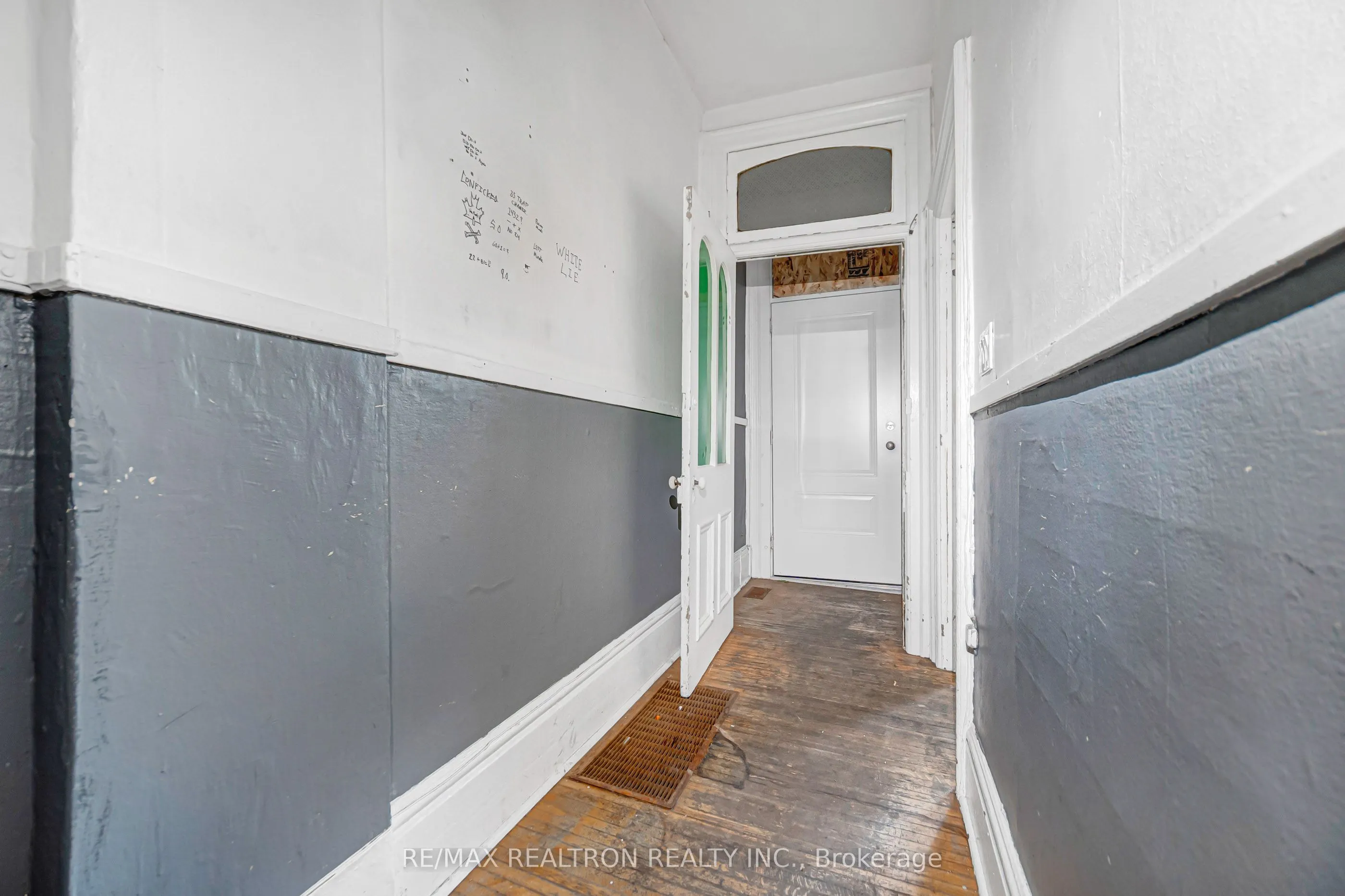 631 Richmond Street W