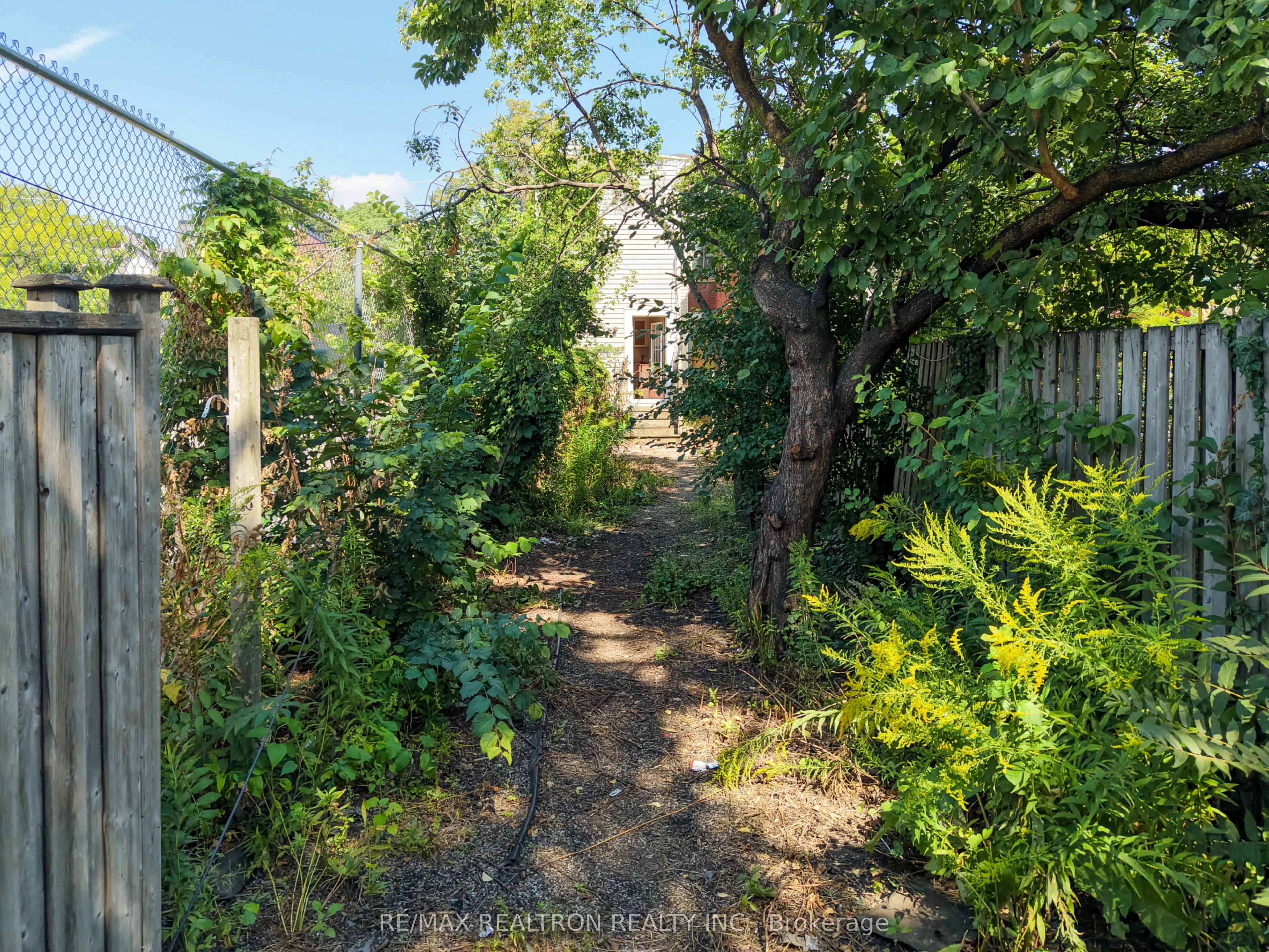 631 Richmond Street W