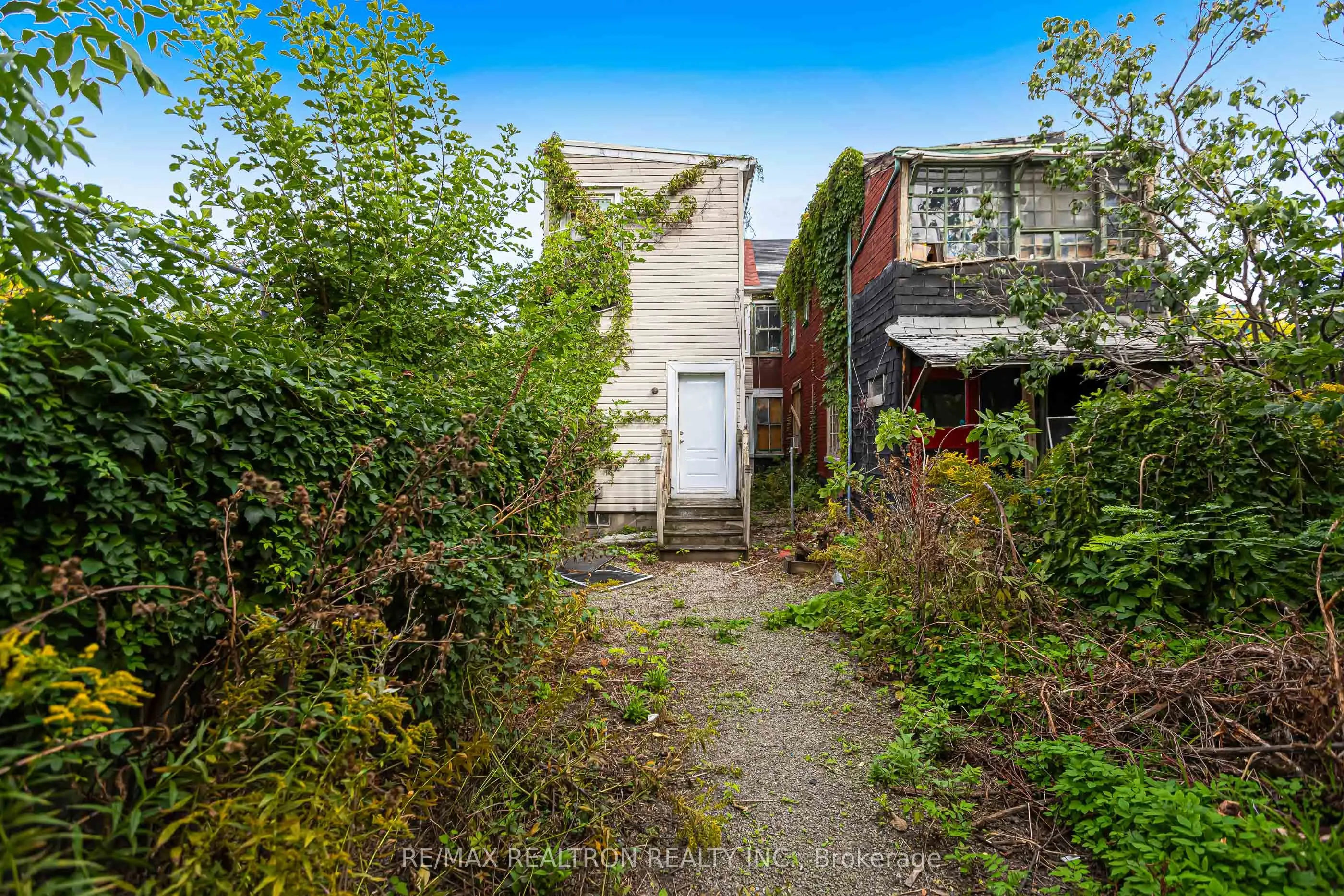 631 Richmond Street W