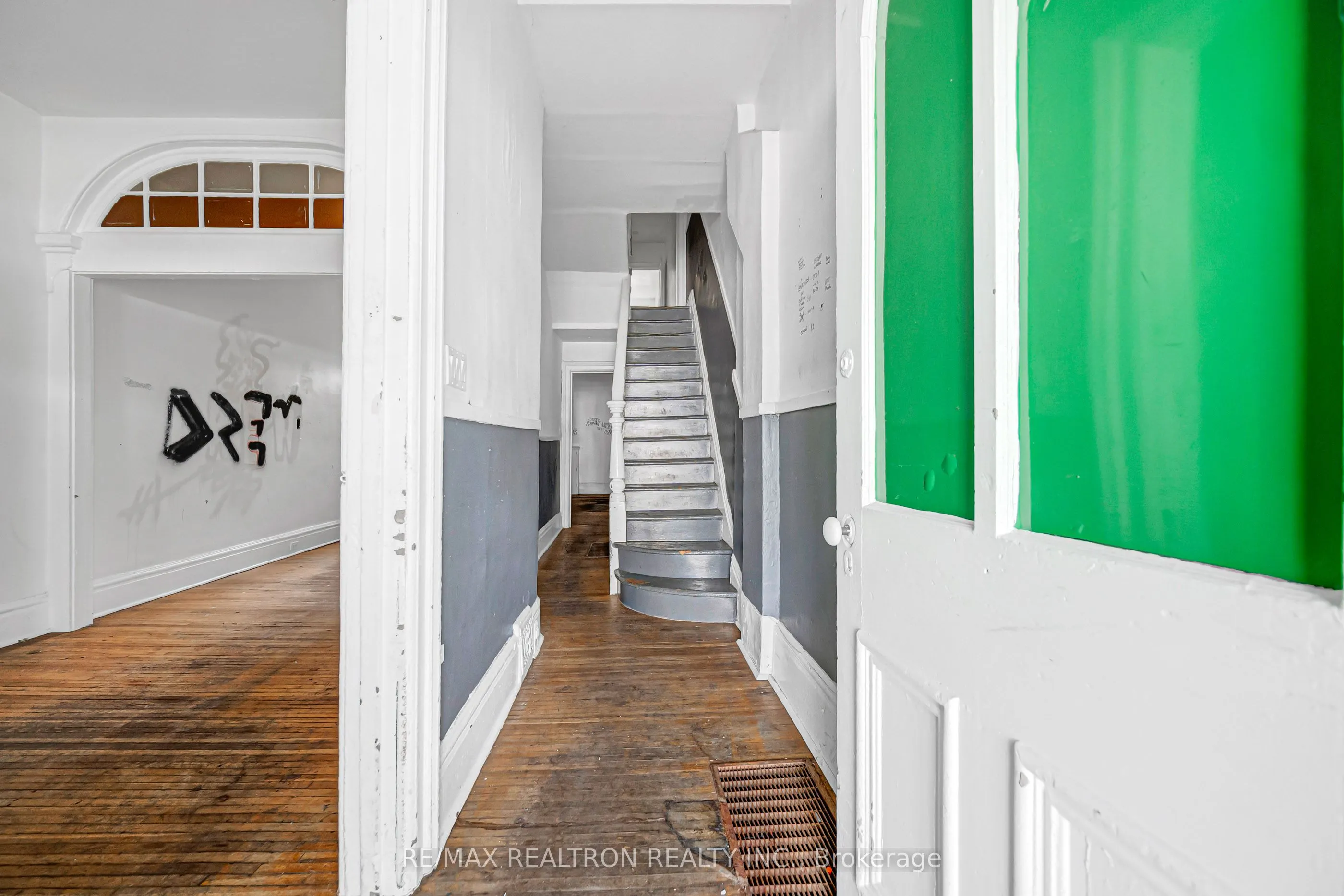 631 Richmond Street W