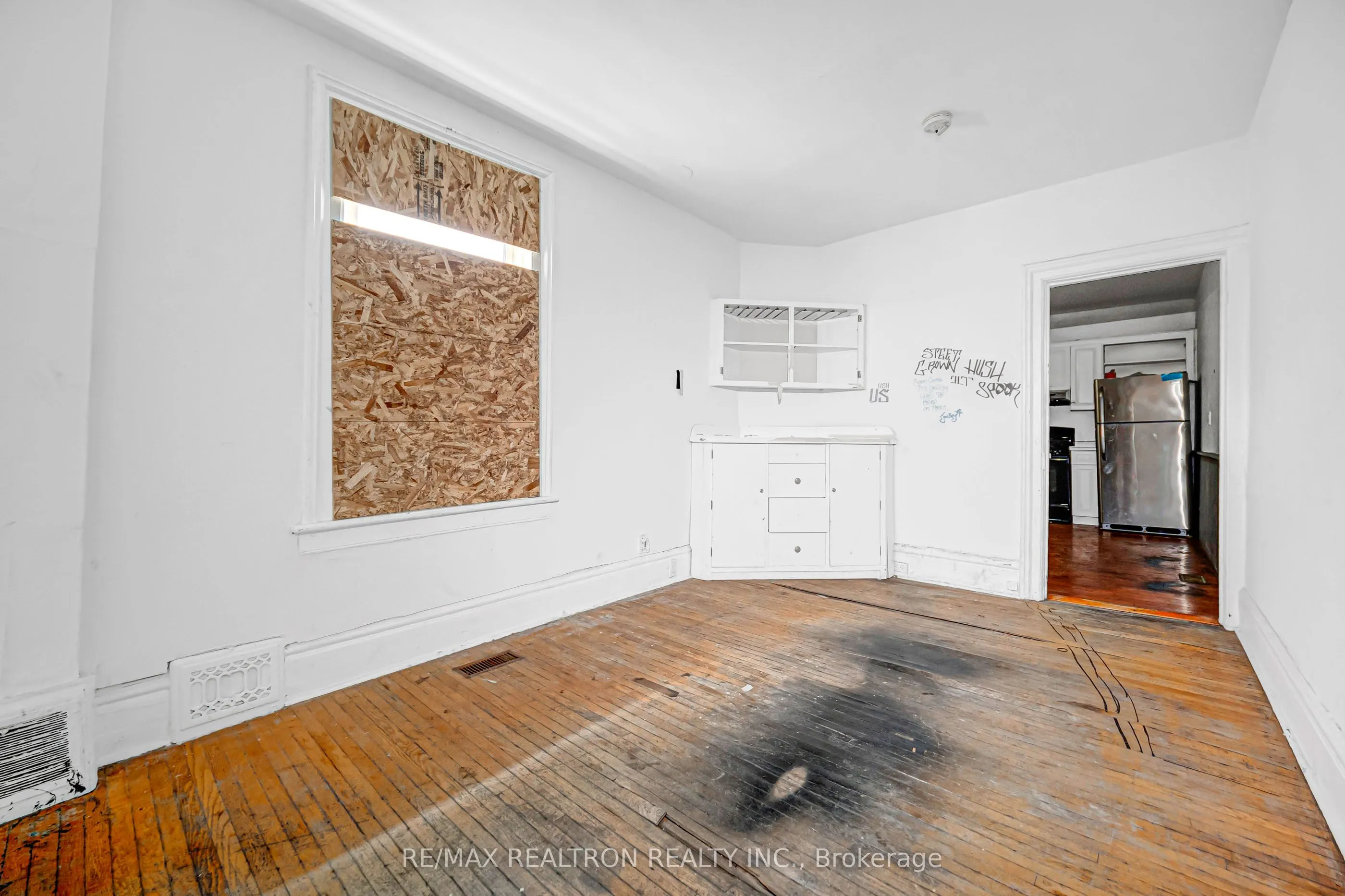 631 Richmond Street W